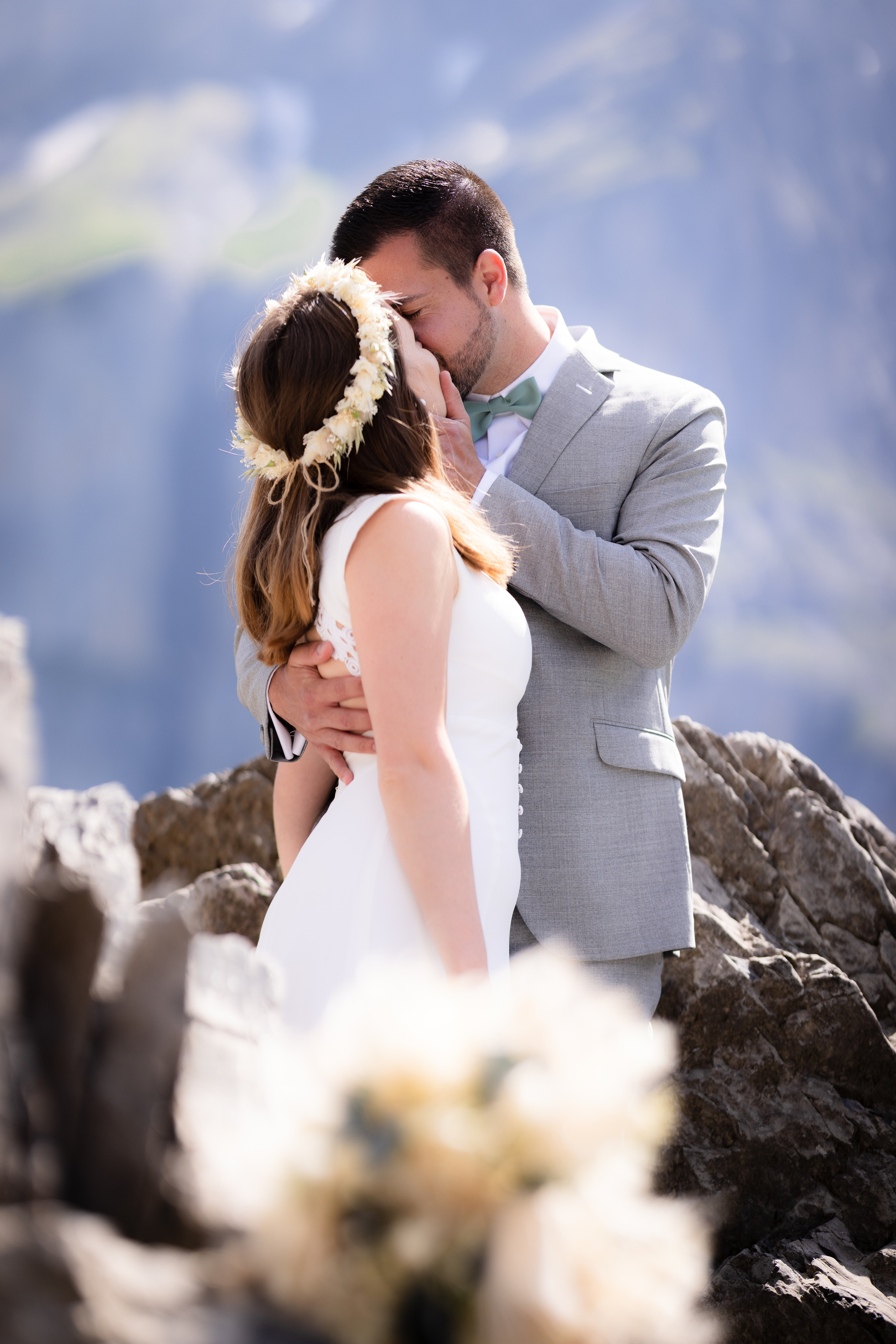 Oeschinensee elopement. Family photographer Zurich & Switzerland Daria Moore