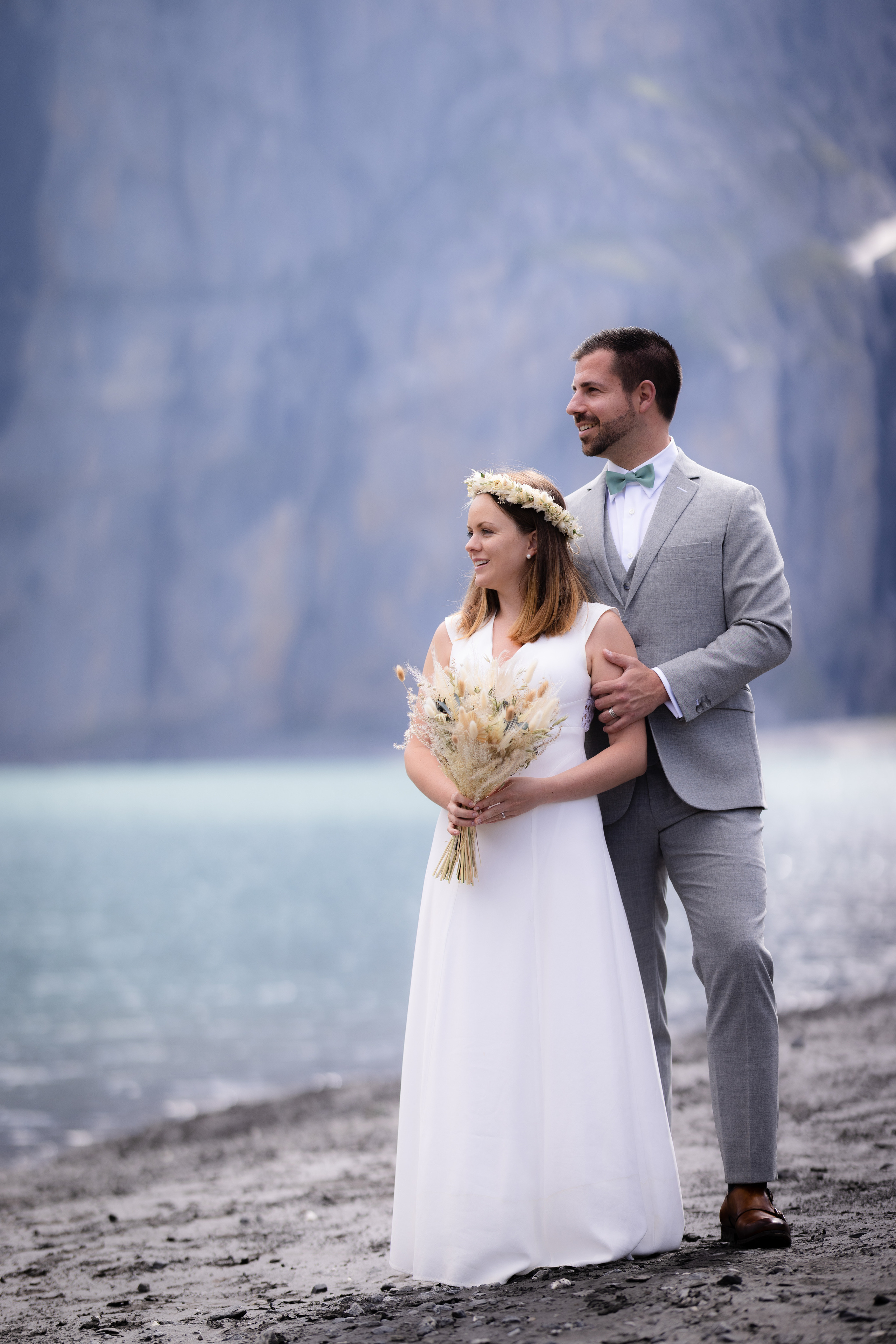 Oeschinensee elopement. Family photographer Zurich & Switzerland Daria Moore