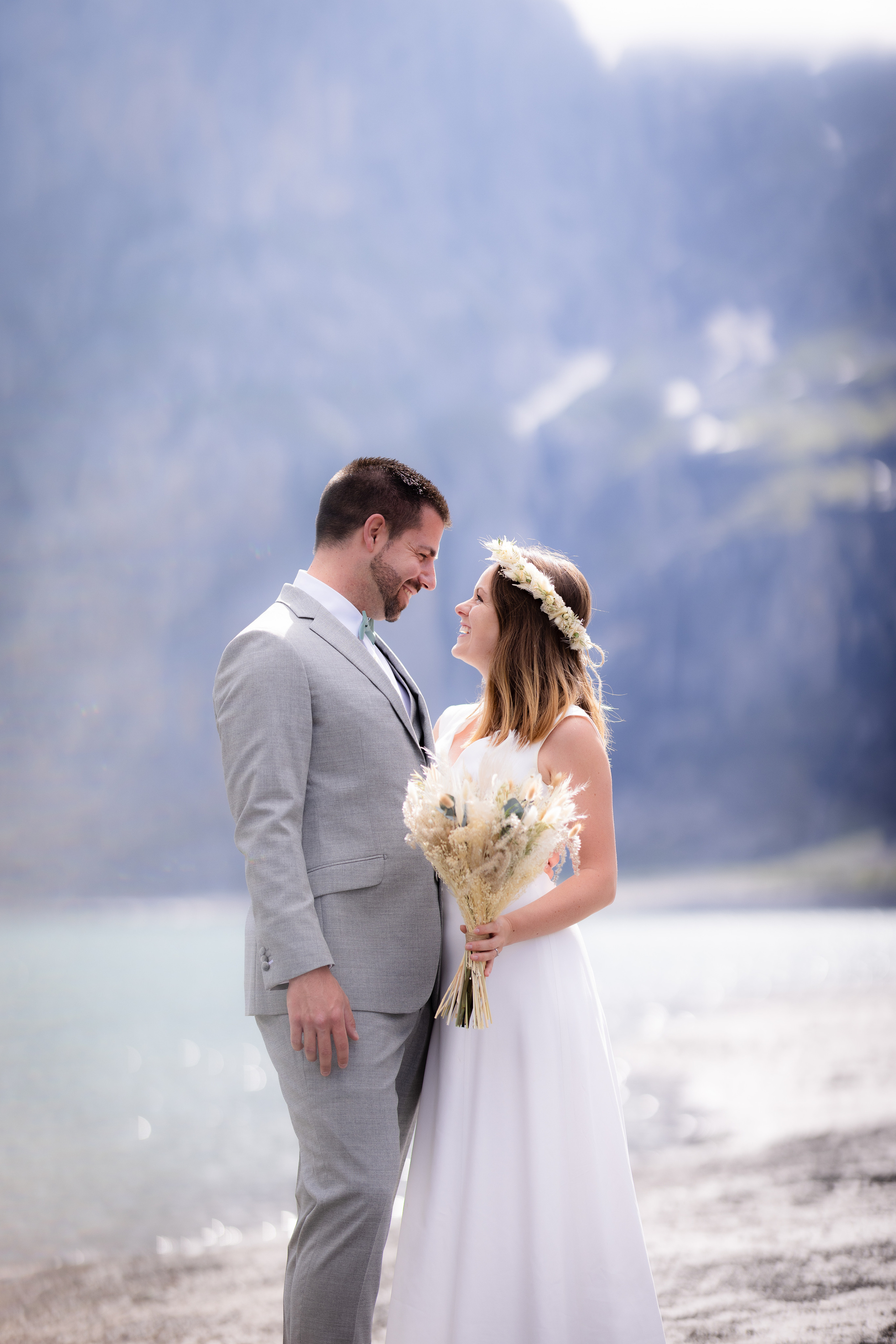 Oeschinensee elopement. Family photographer Zurich & Switzerland Daria Moore