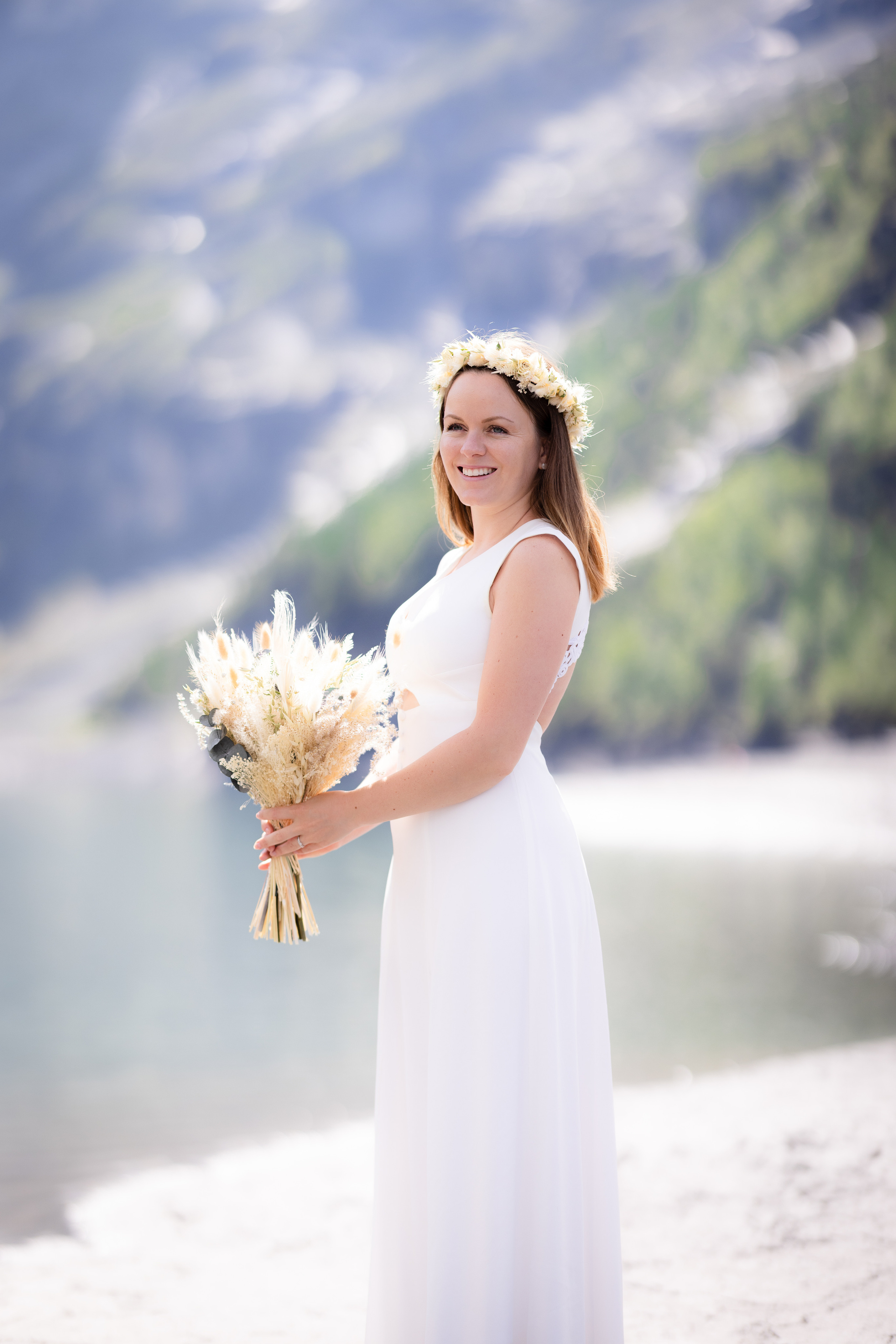 Oeschinensee elopement. Family photographer Zurich & Switzerland Daria Moore