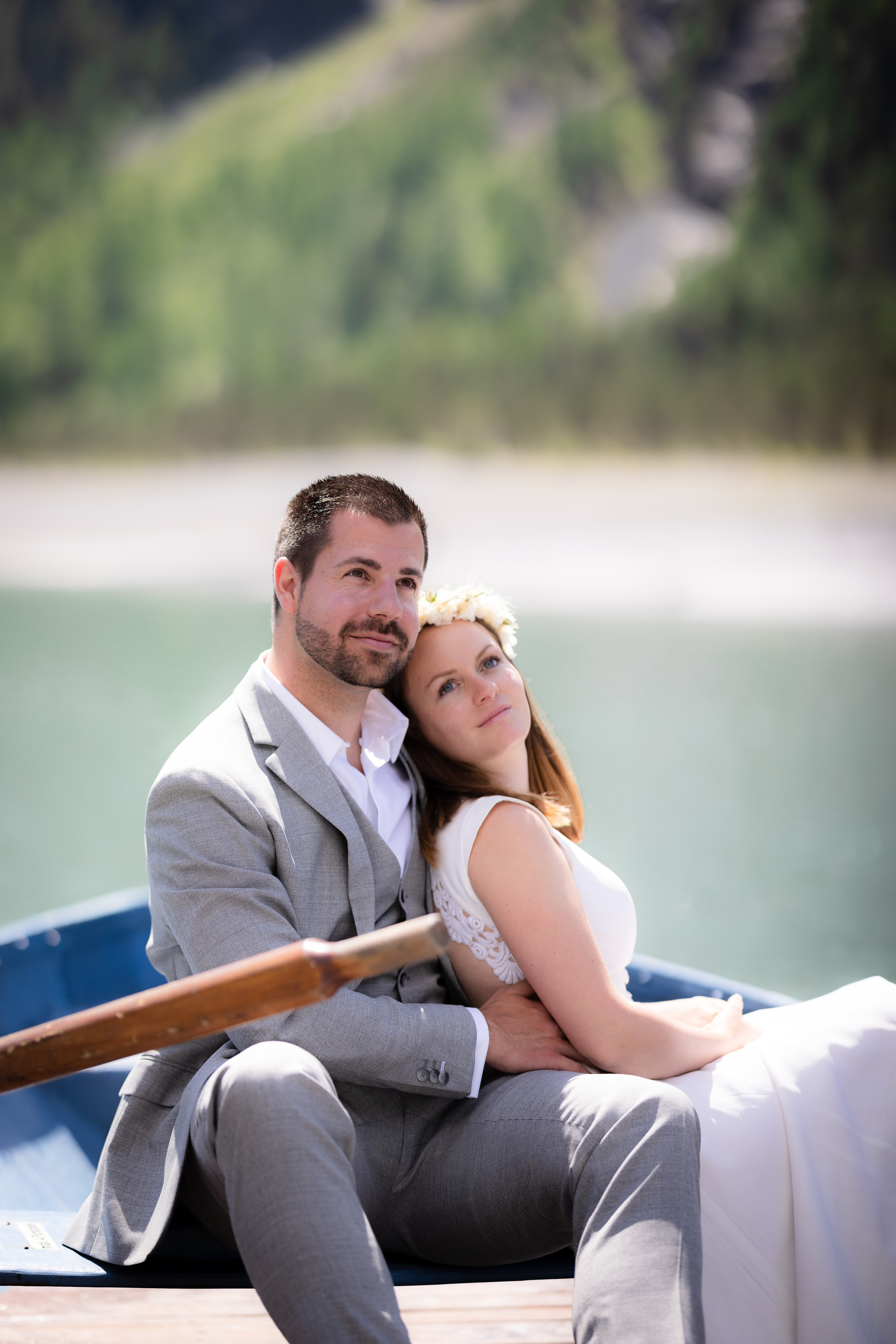 Oeschinensee elopement. Family photographer Zurich & Switzerland Daria Moore