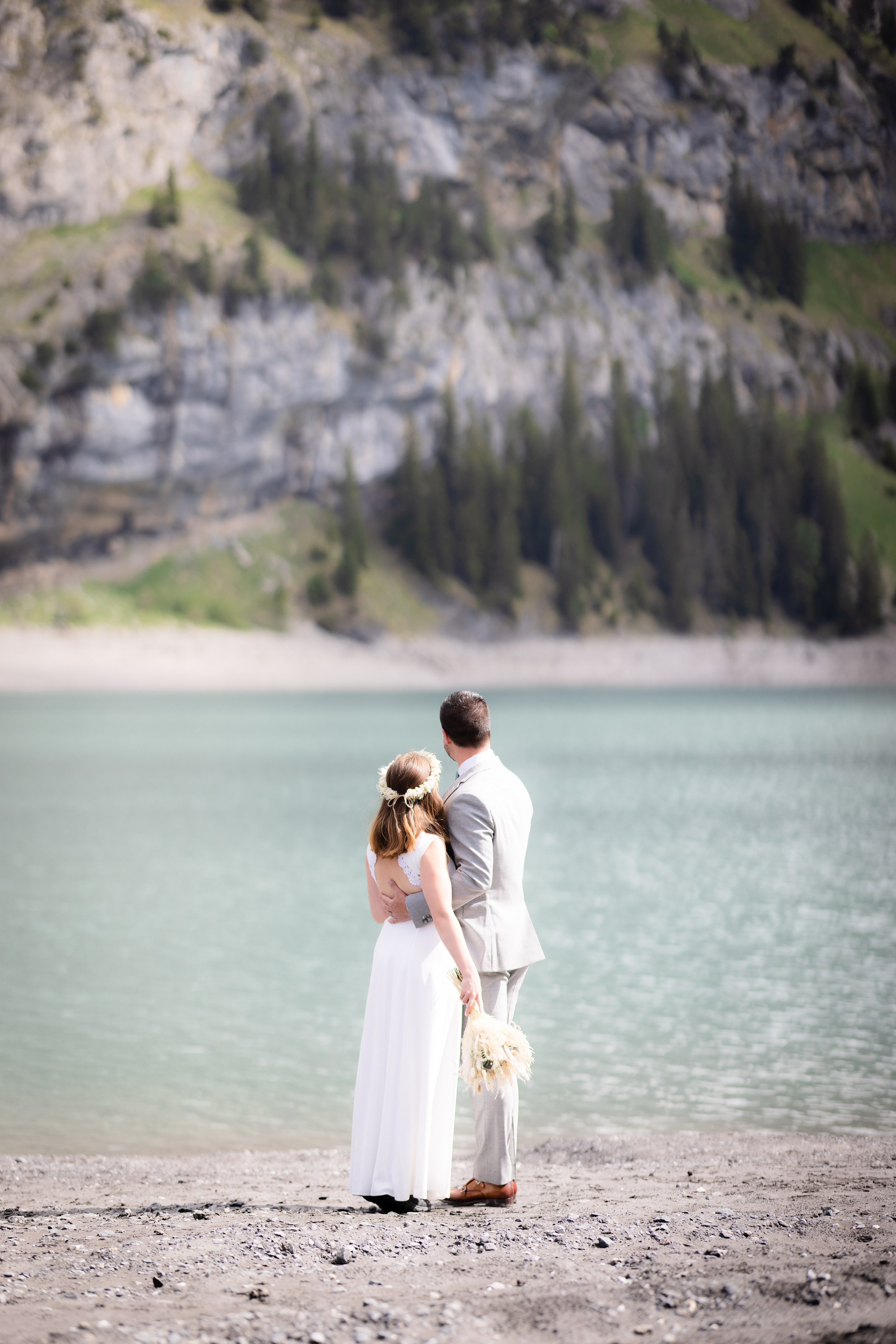 Oeschinensee elopement. Family photographer Zurich & Switzerland Daria Moore