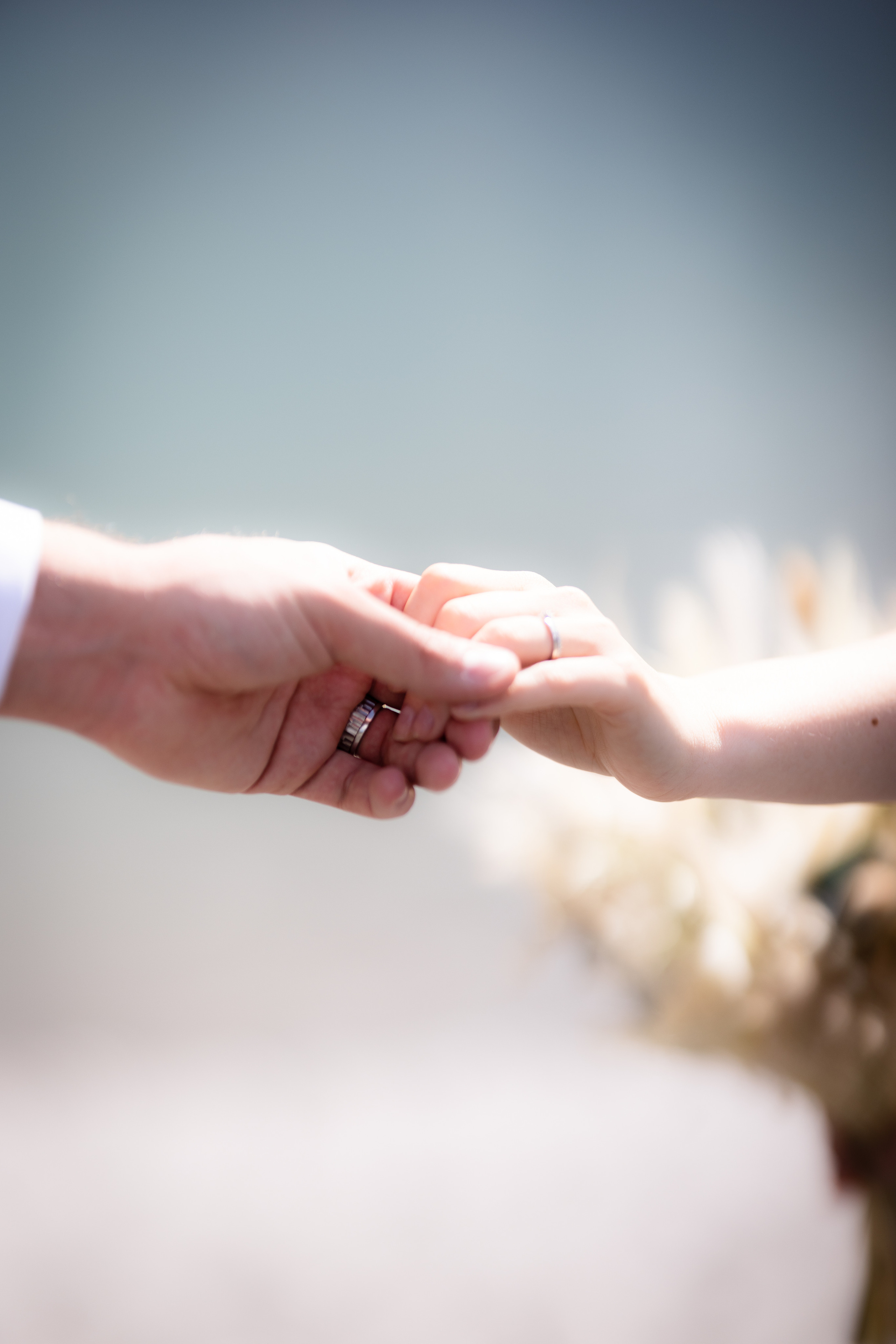 Oeschinensee elopement. Family photographer Zurich & Switzerland Daria Moore