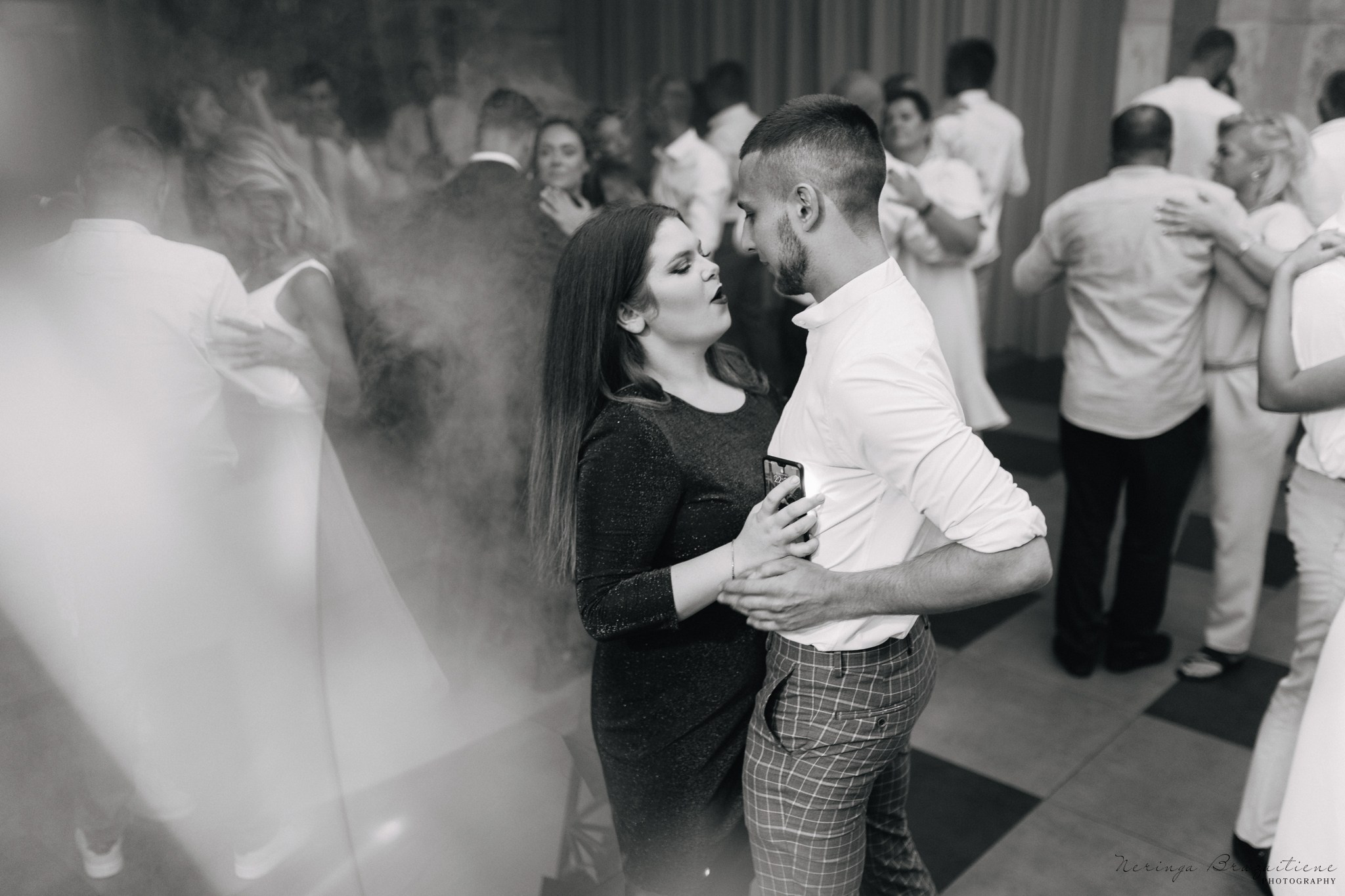 Vestuvinė fotosesija Kaune, Vienybės aikštėje, prie Lietuvos banko