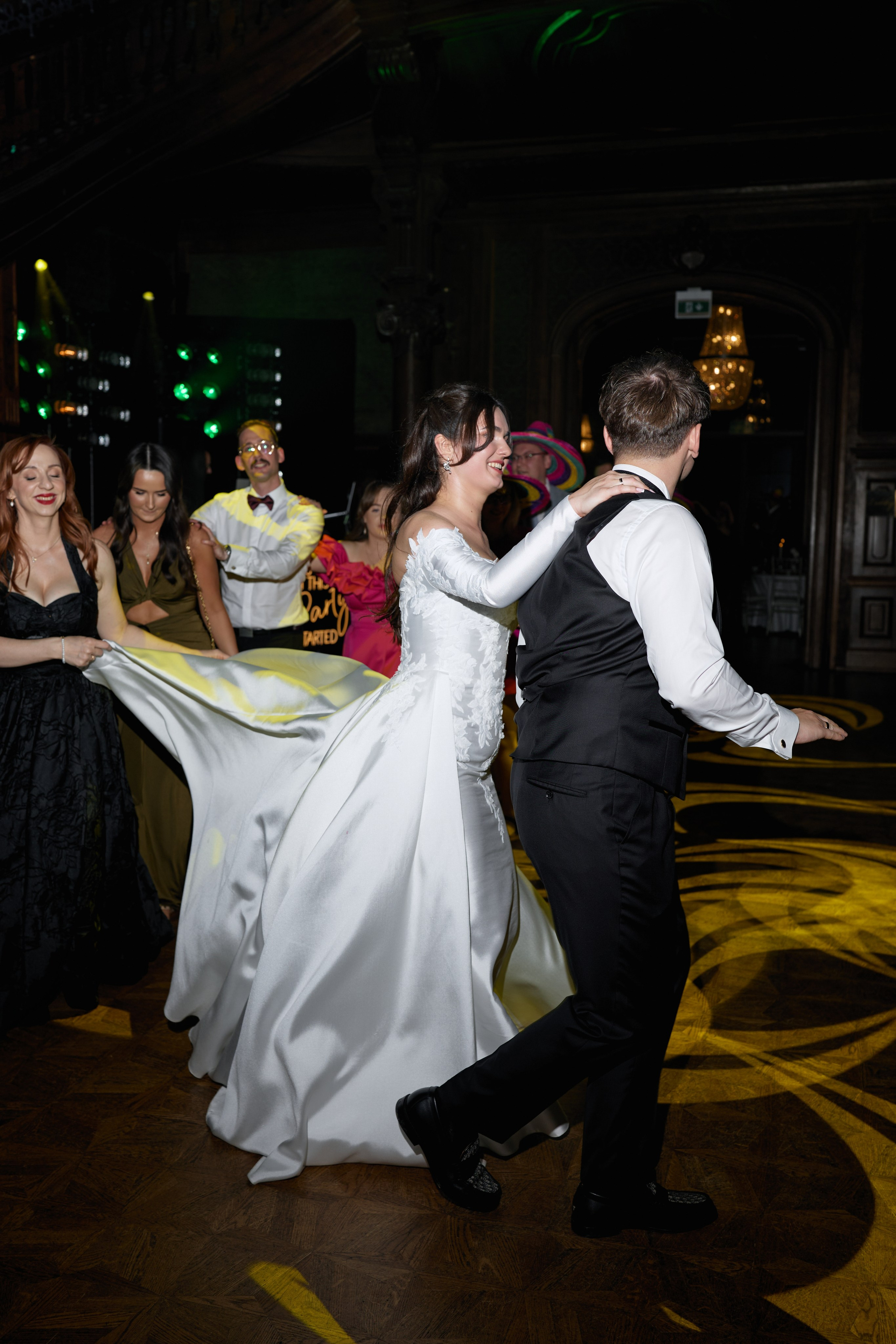 Wiktoria & Kacper. Pałac Goetz. Fotograf ślubny i rodzinny w Krakowie Yana Klymova