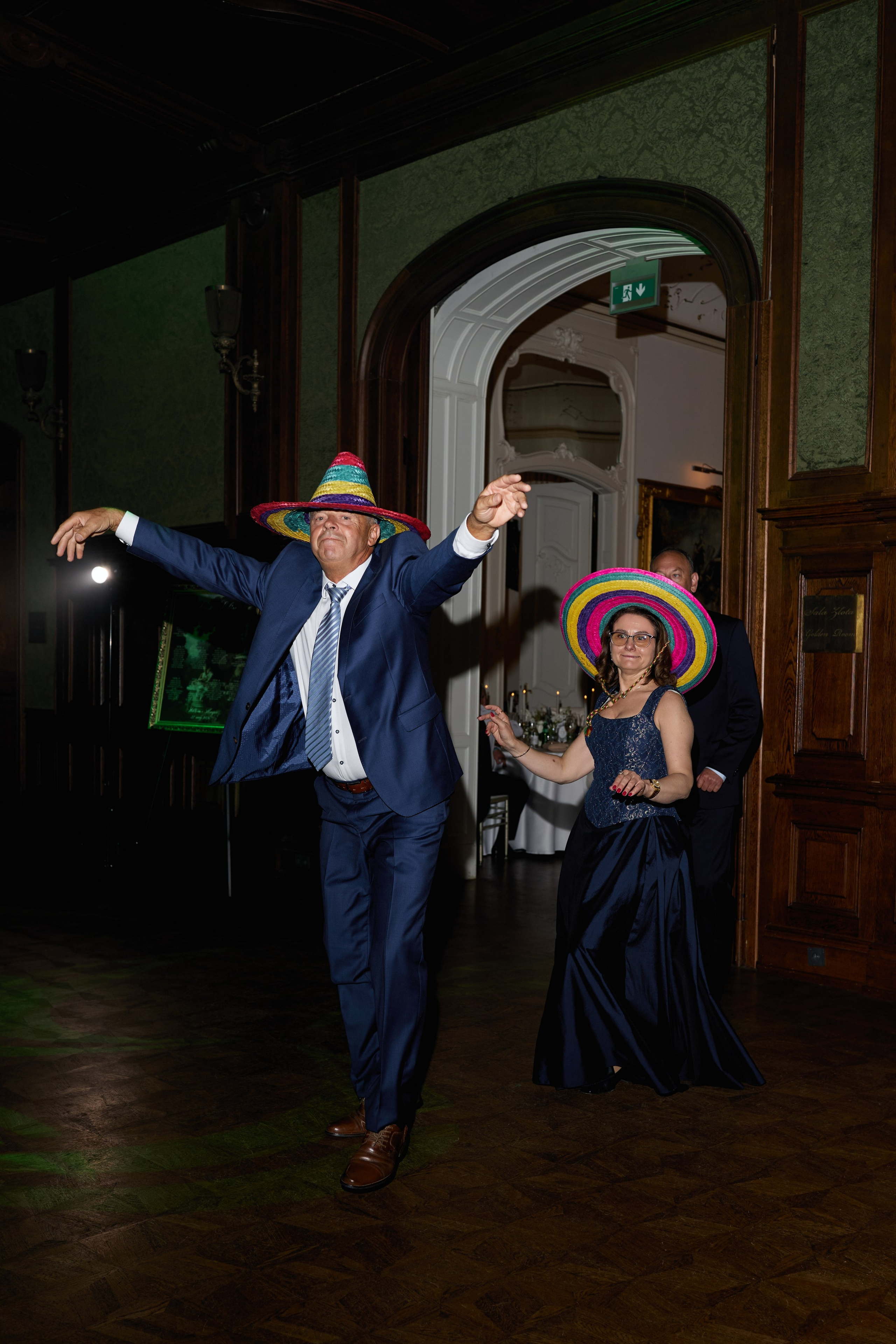 Wiktoria & Kacper. Pałac Goetz. Fotograf ślubny i rodzinny w Krakowie Yana Klymova