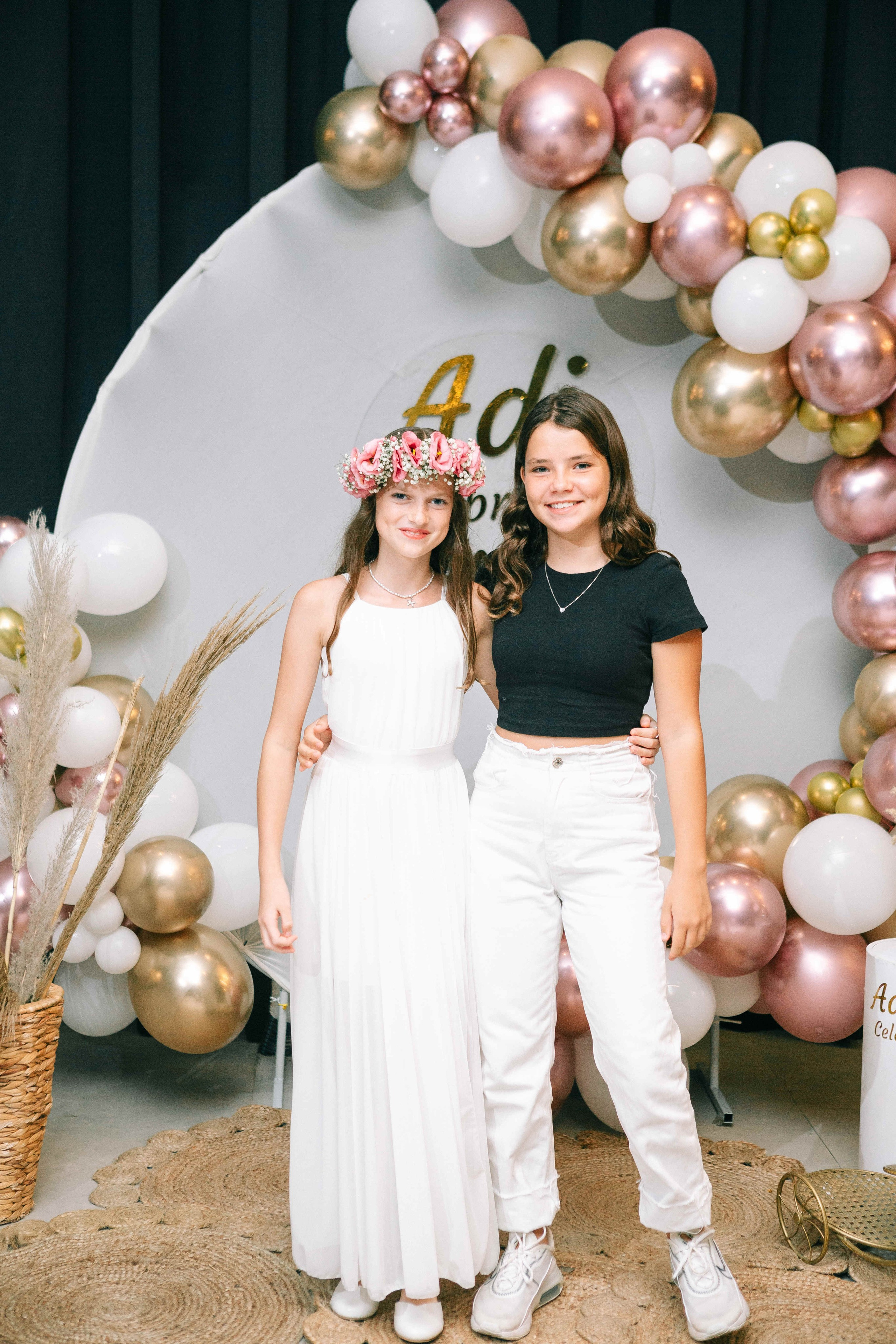 PARTY WITH FRIENDS. Https://shi-photo.com/