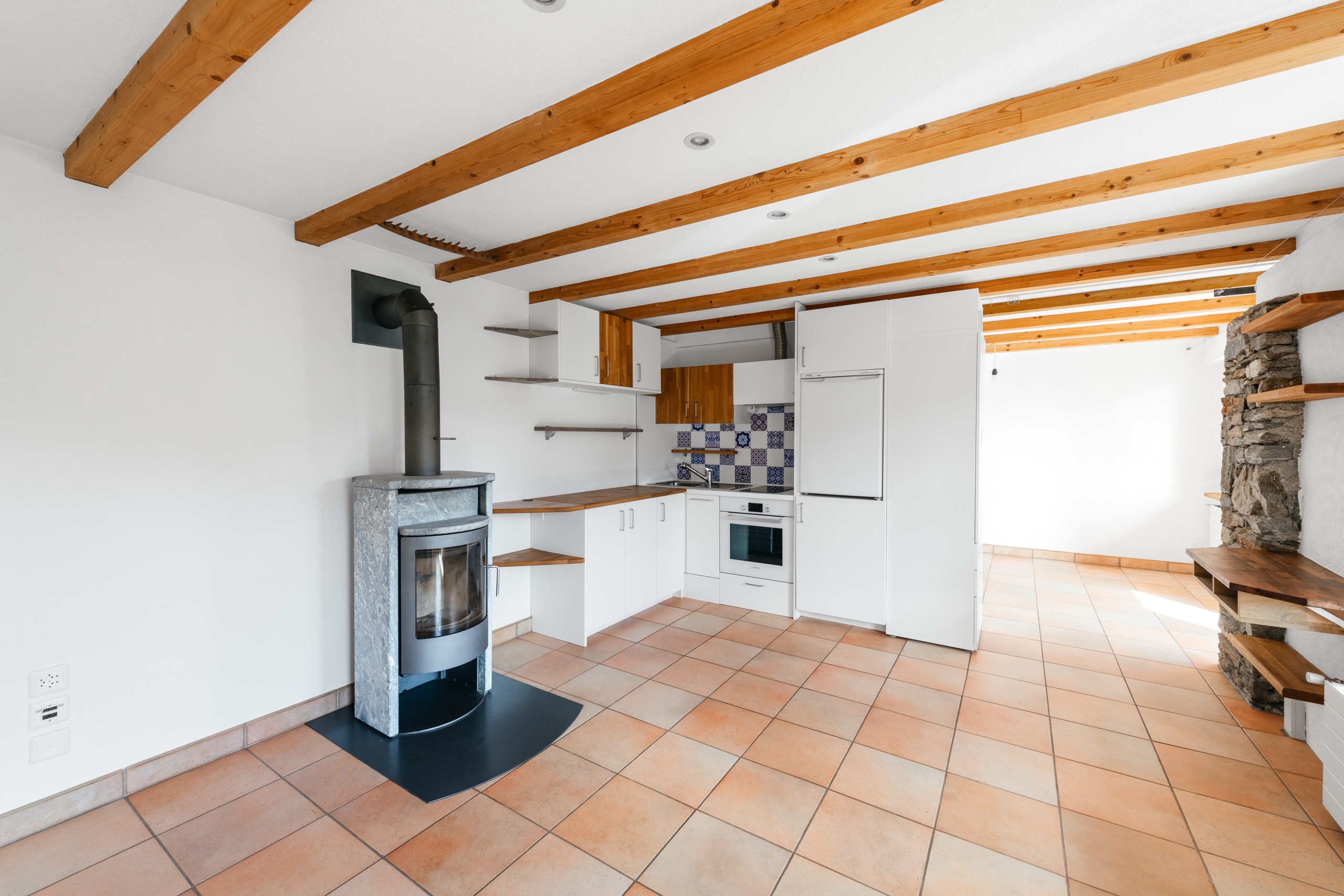 Haus, CUGNASCO, TICINO. Hallo! Ich bin Elena und arbeite als Immobilienfotografin