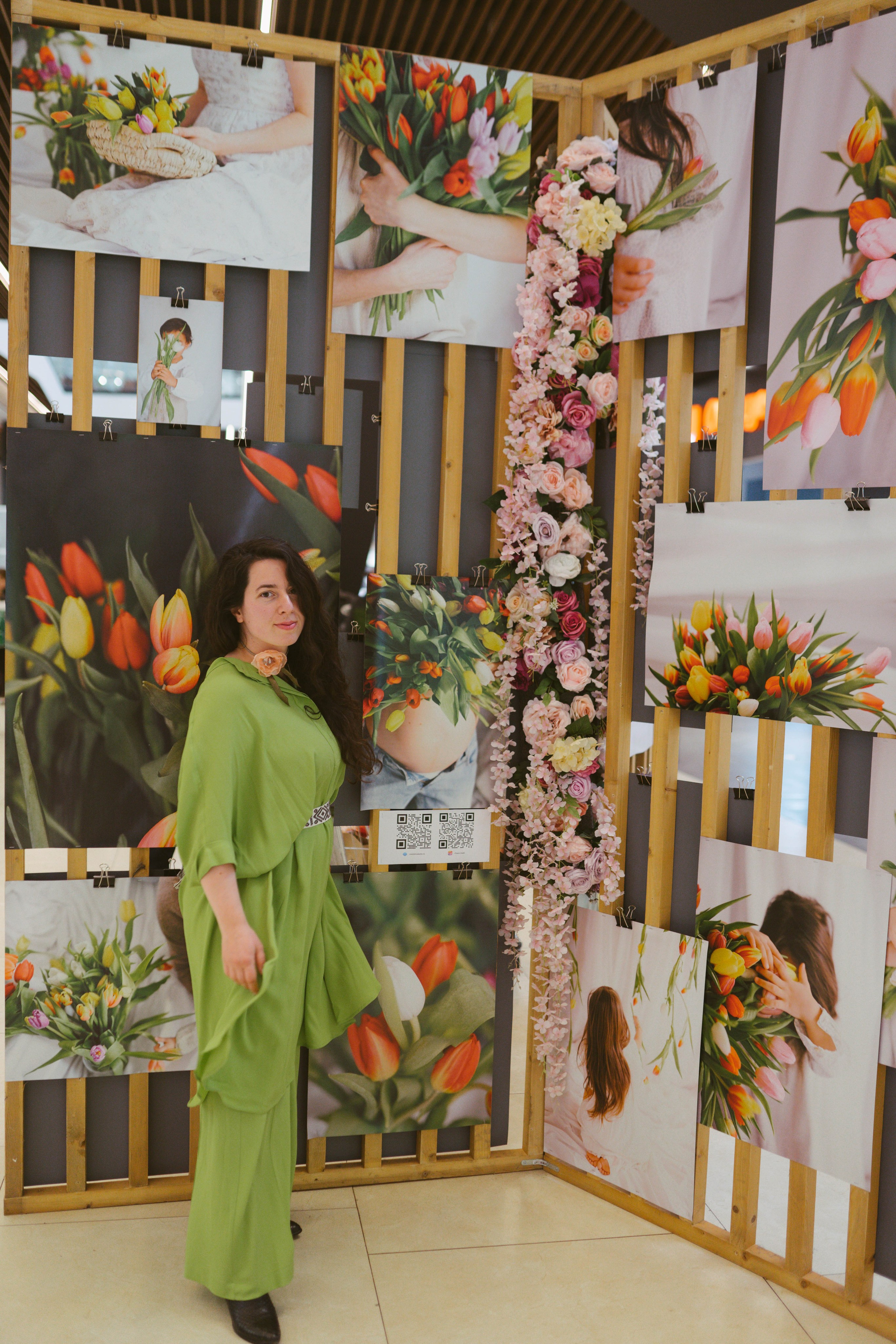 Expozitie Fotografie AFI BRASOVA fi Primăvară: Manifest Vizual despre Viață | Mădălina Beda. Madalina Beda- Artist vizual, fotograf, doula la nastere, consultant babywearing Brasov si in toata tara