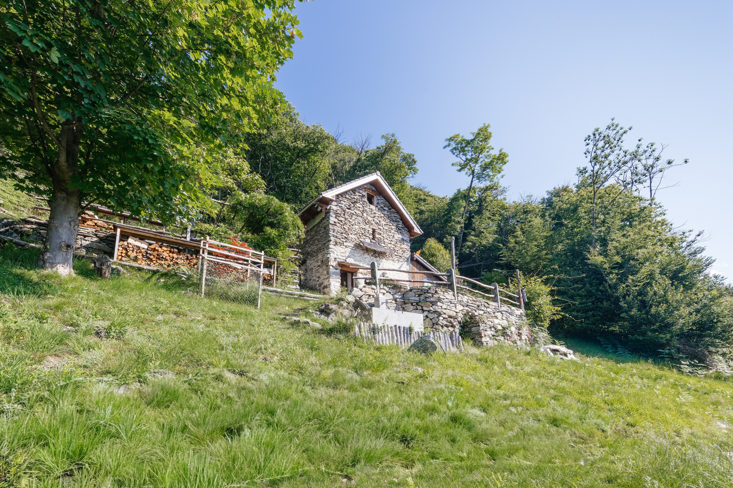 Rustico, VAL RESA, TICINO. Hallo! Ich bin Elena und arbeite als Immobilienfotografin