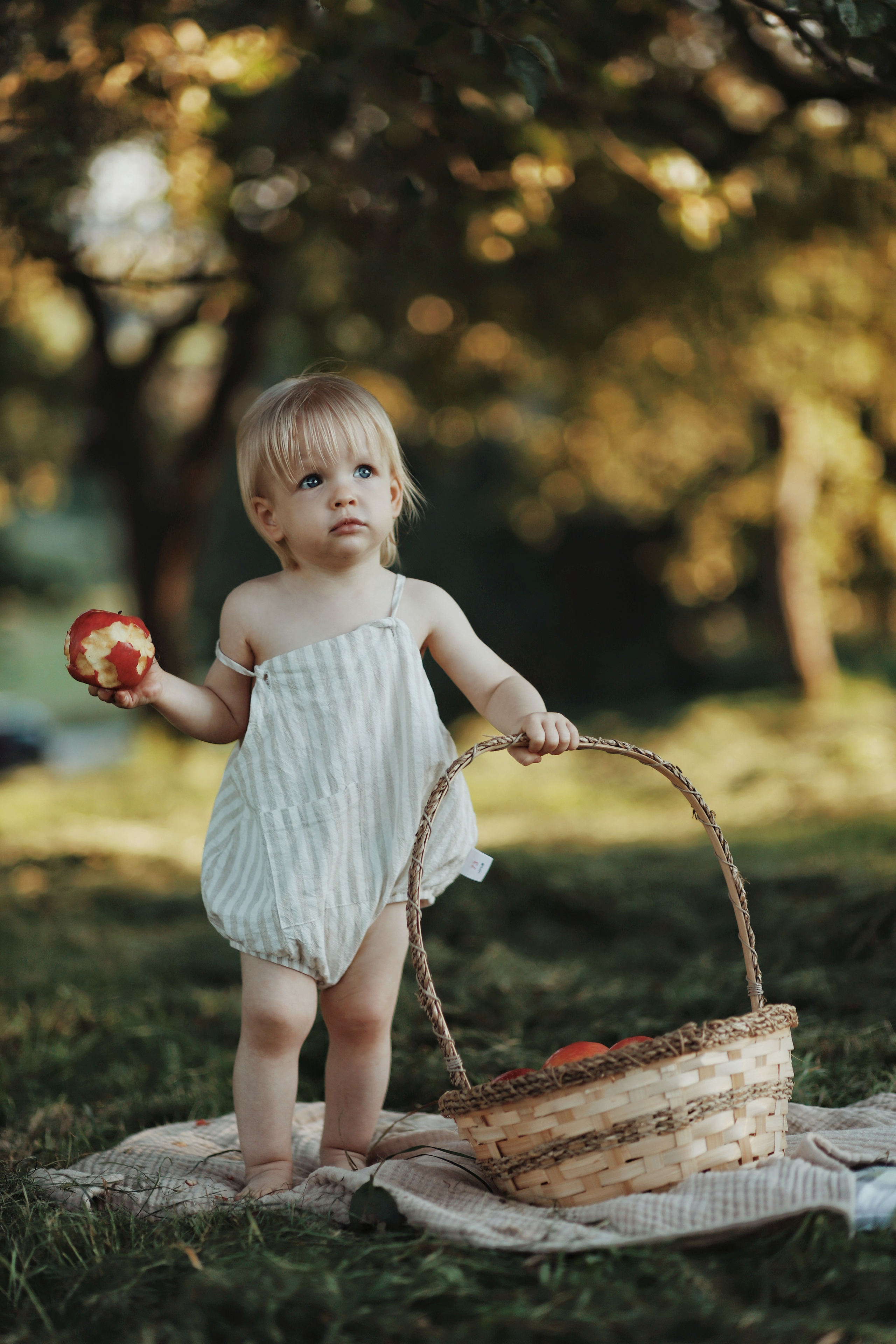 Apfelgarten-Shooting. Olena Fritz Fotografie