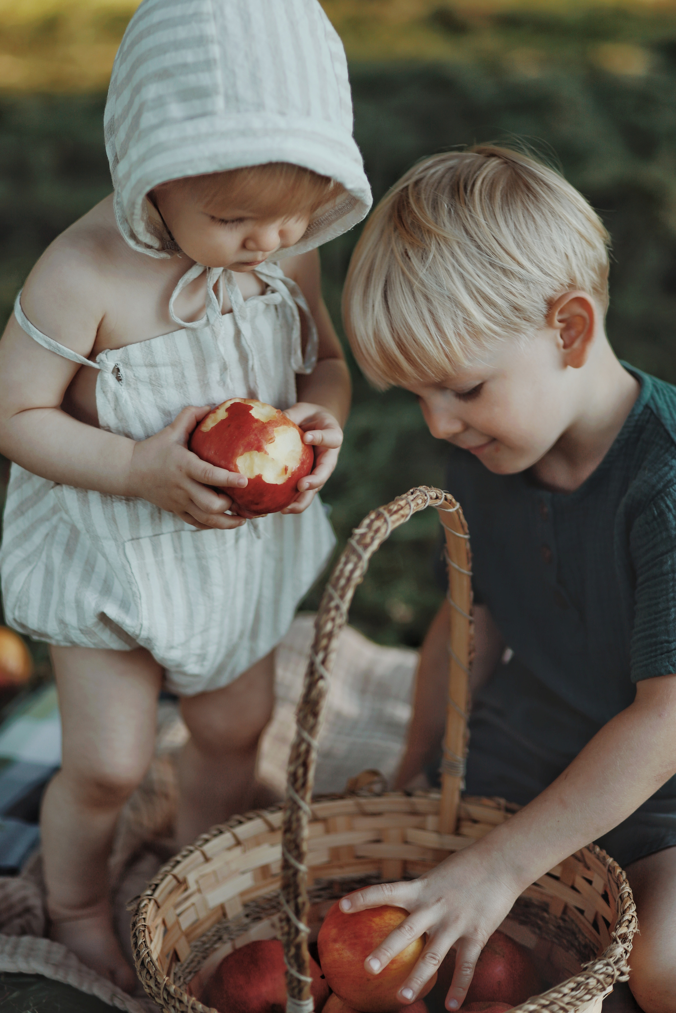 Apfelgarten-Shooting. Olena Fritz Fotografie