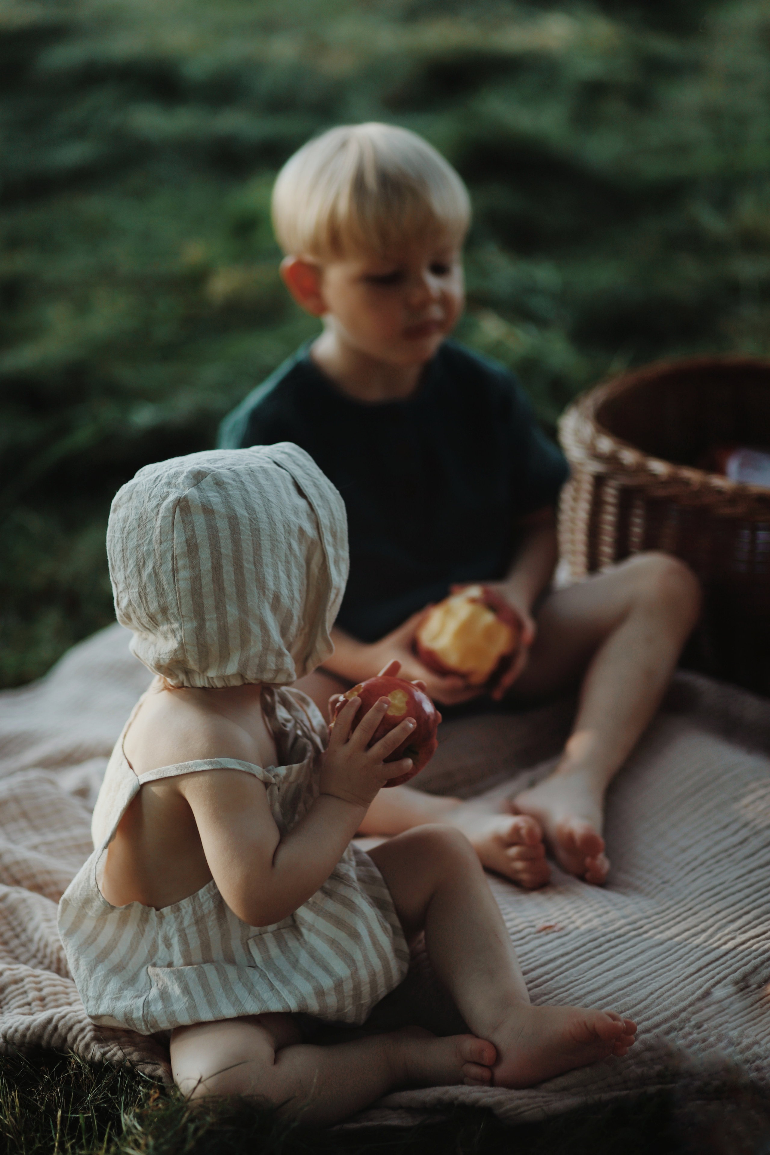 Apfelgarten-Shooting. Olena Fritz Fotografie
