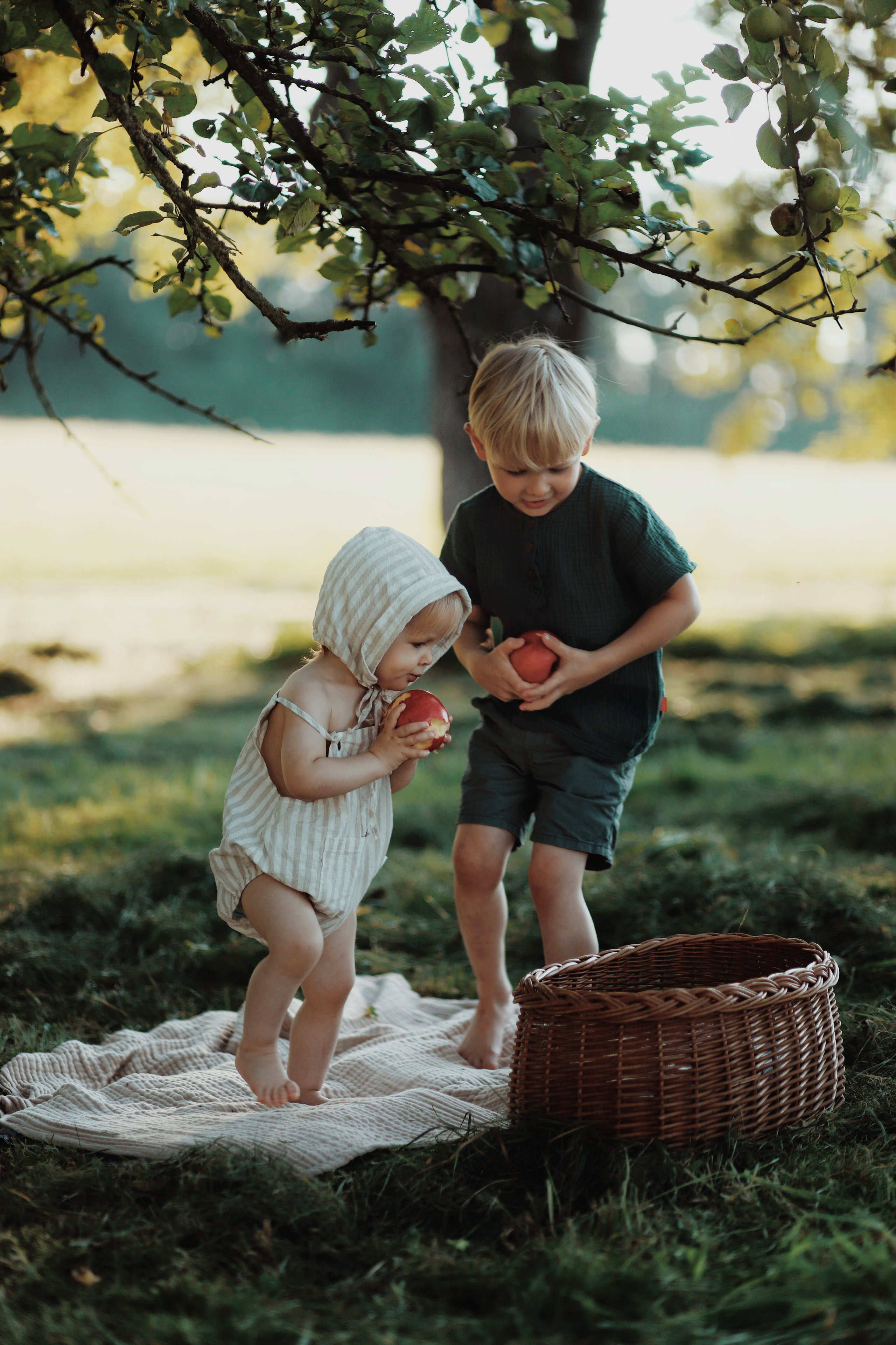 Apfelgarten-Shooting. Olena Fritz Fotografie