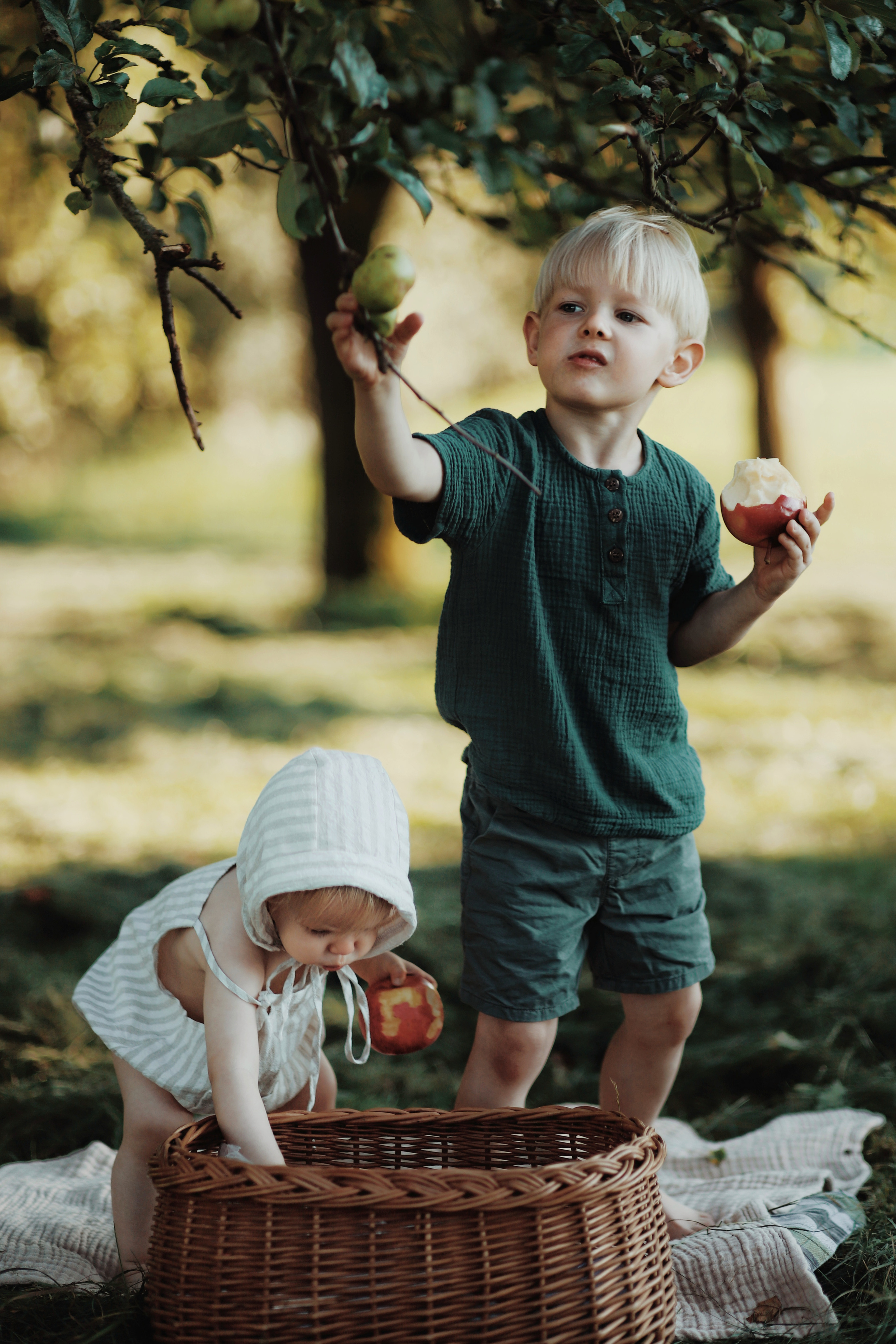 Apfelgarten-Shooting. Olena Fritz Fotografie
