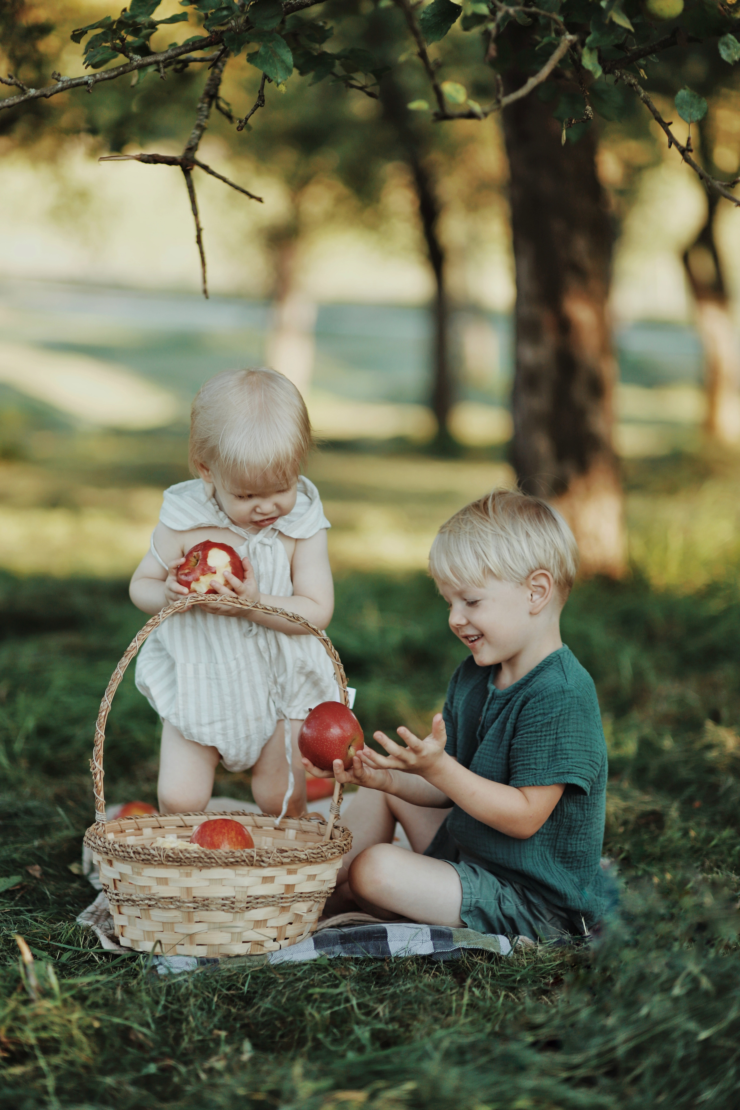 Apfelgarten-Shooting. Olena Fritz Fotografie