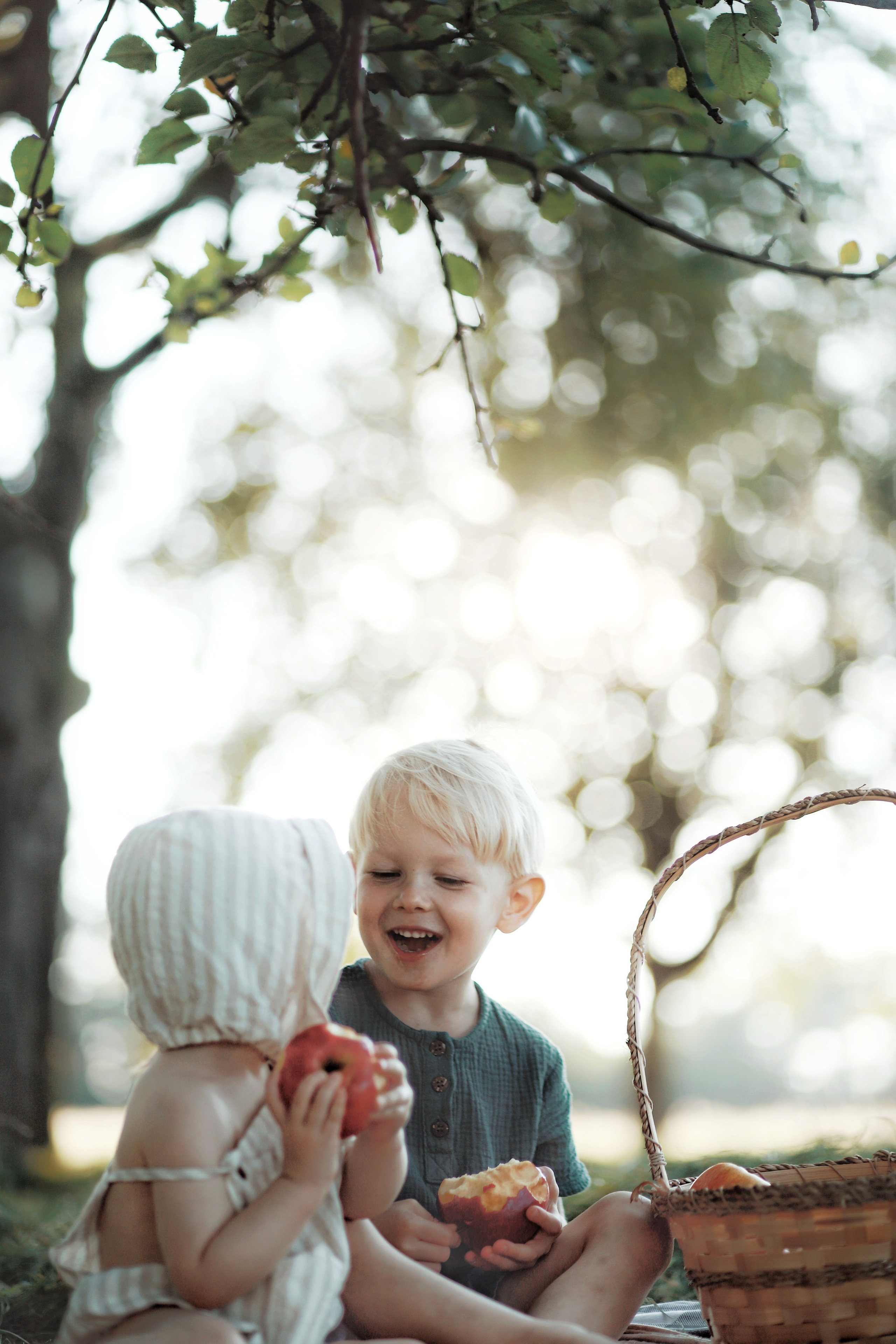 Apfelgarten-Shooting. Olena Fritz Fotografie