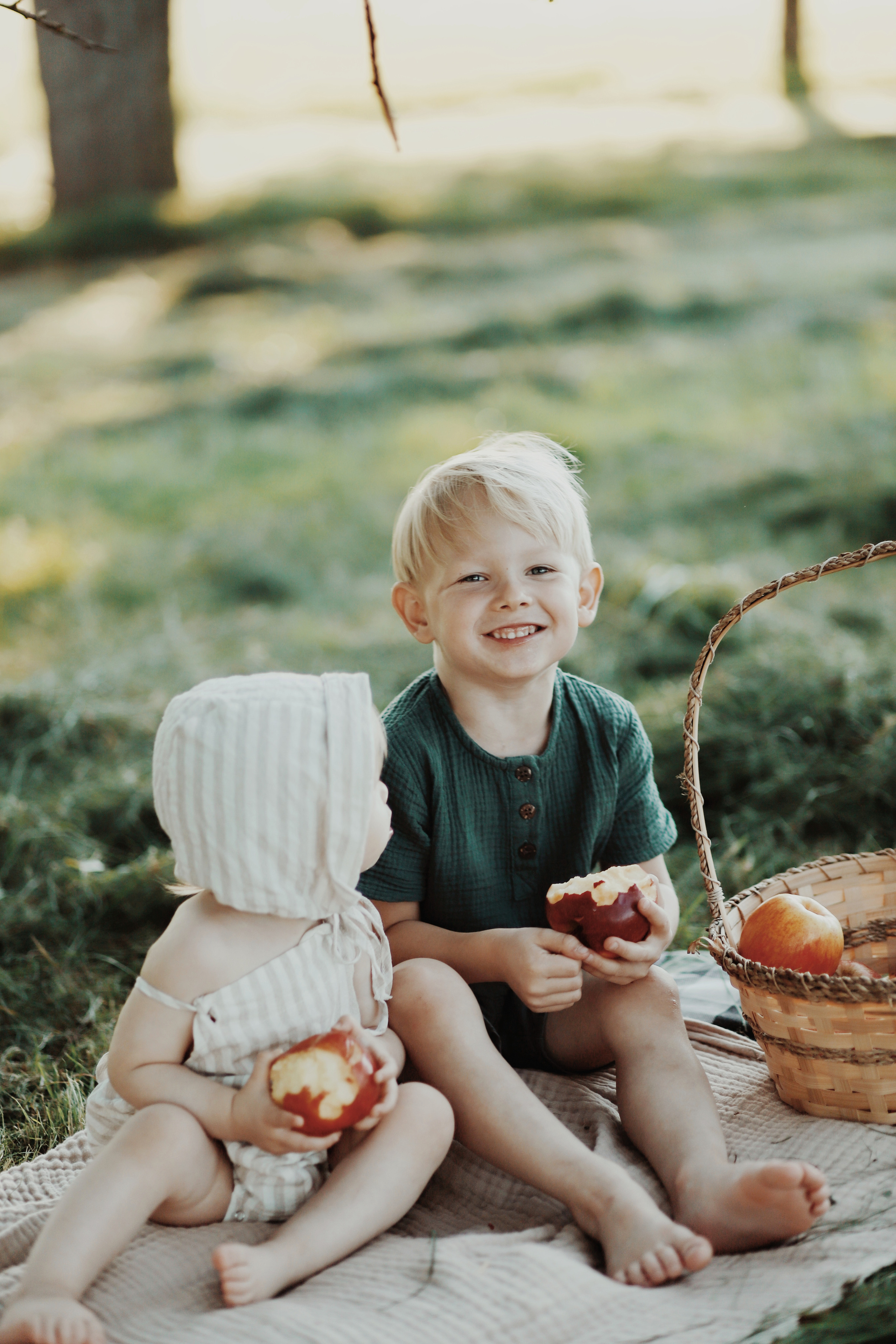 Apfelgarten-Shooting. Olena Fritz Fotografie