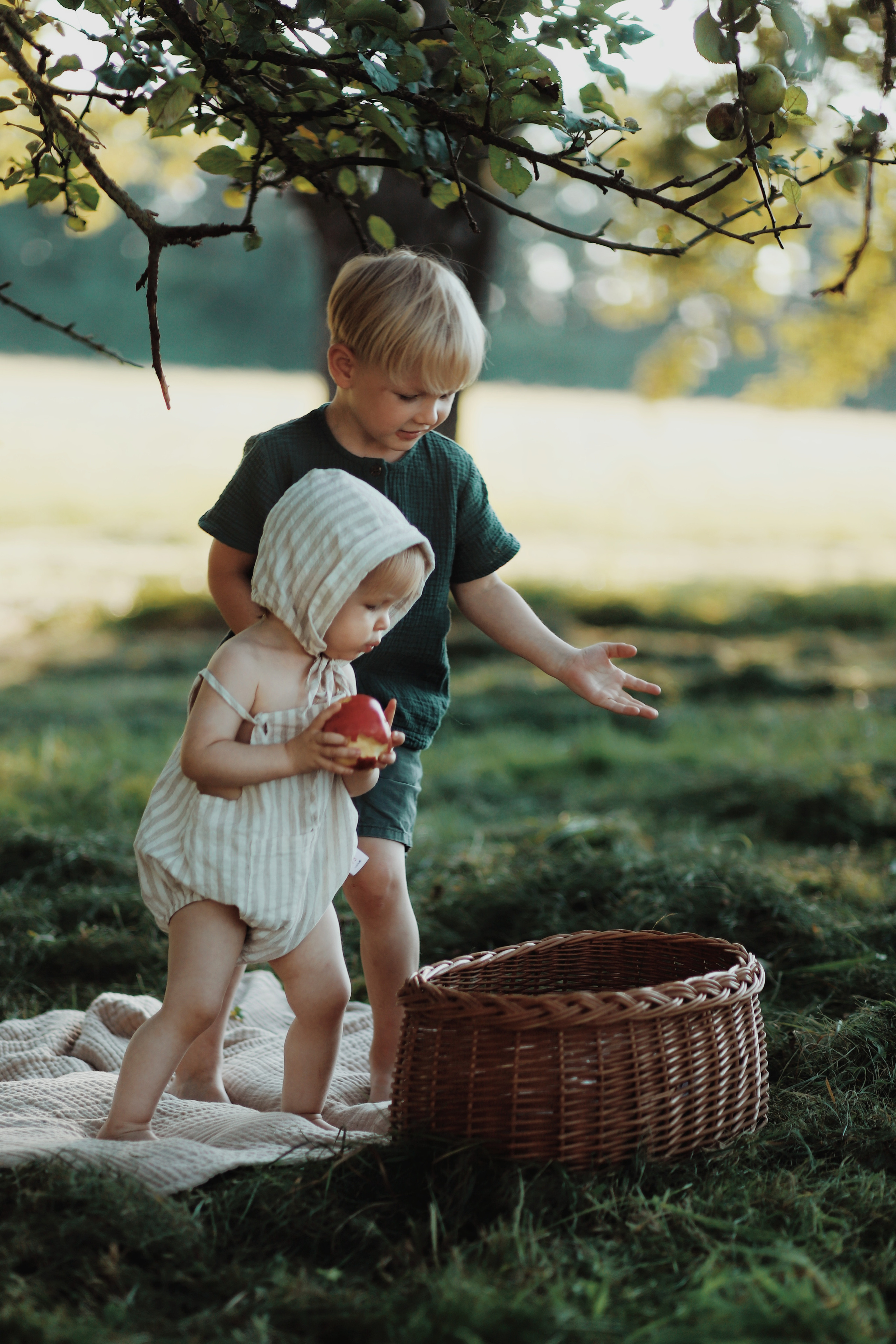 Apfelgarten-Shooting. Olena Fritz Fotografie