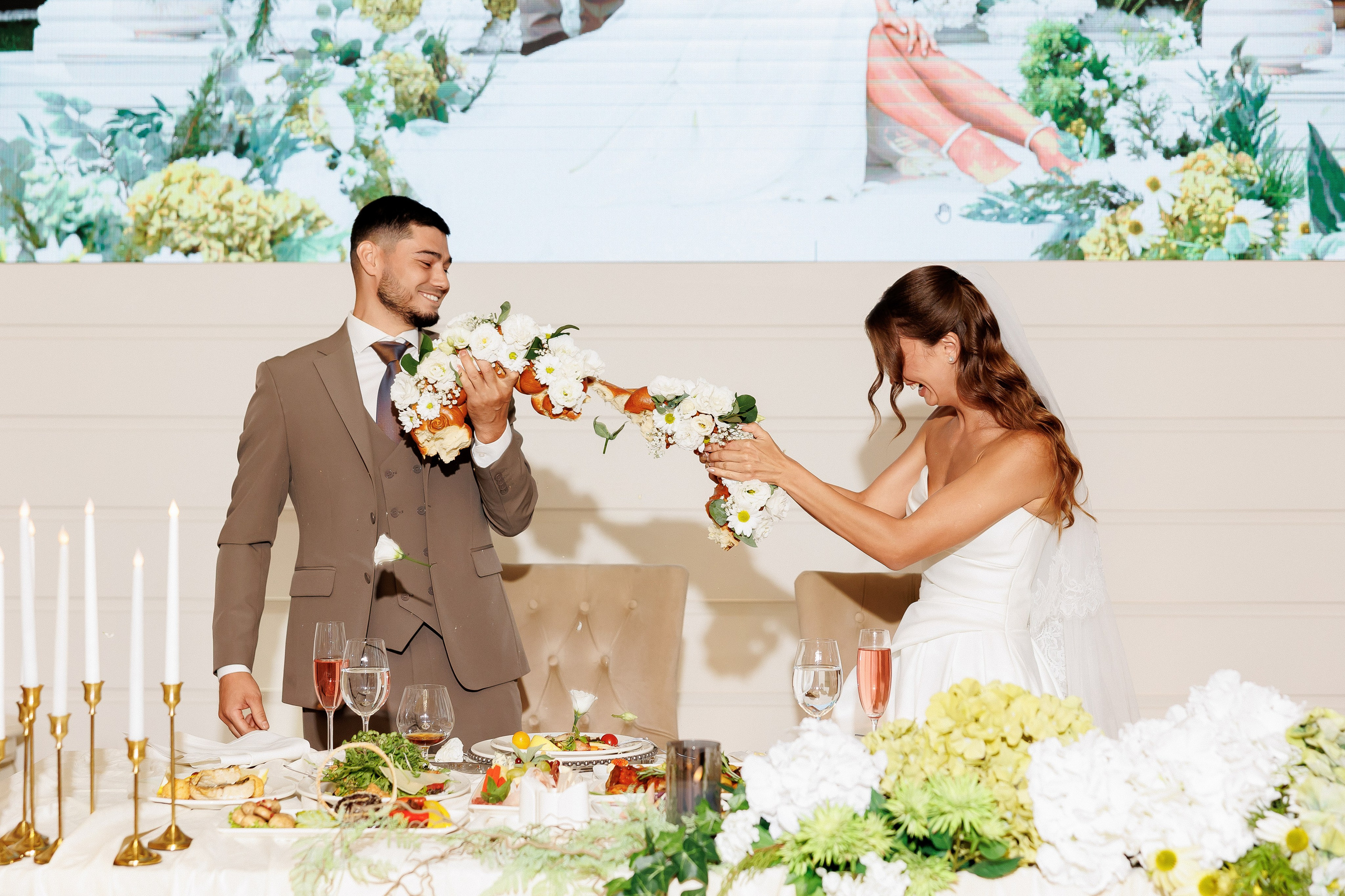 Eugen & Livia — Grand Elysee — Wedding Day. Servicii Foto și Video 067188353