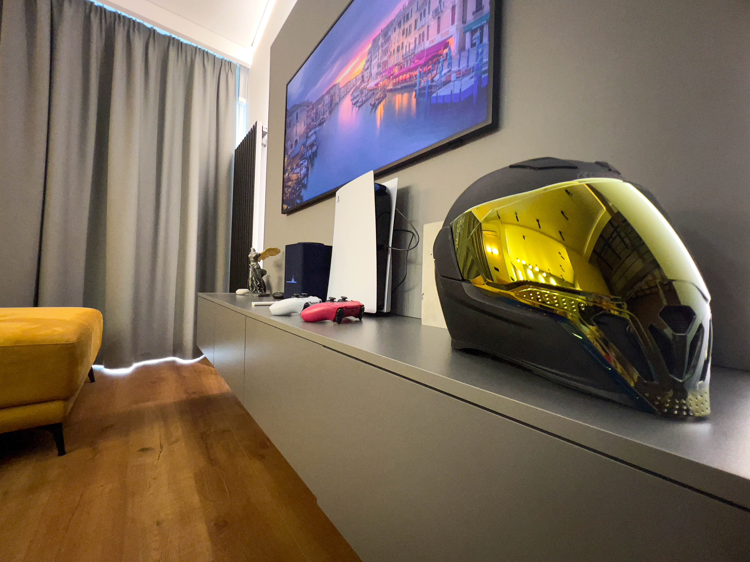 The apartment is on two levels. Fotograf Dmitrii Donets