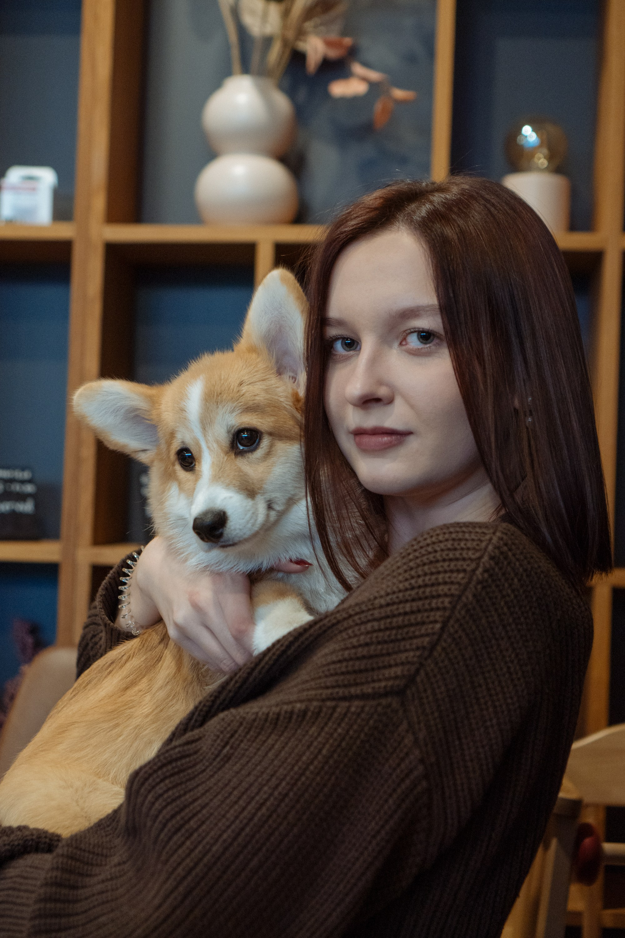 Anastasia and her Ada, Pembroke Welsh Corgi. Kat Laisaar — Pet photographer in Tallinn