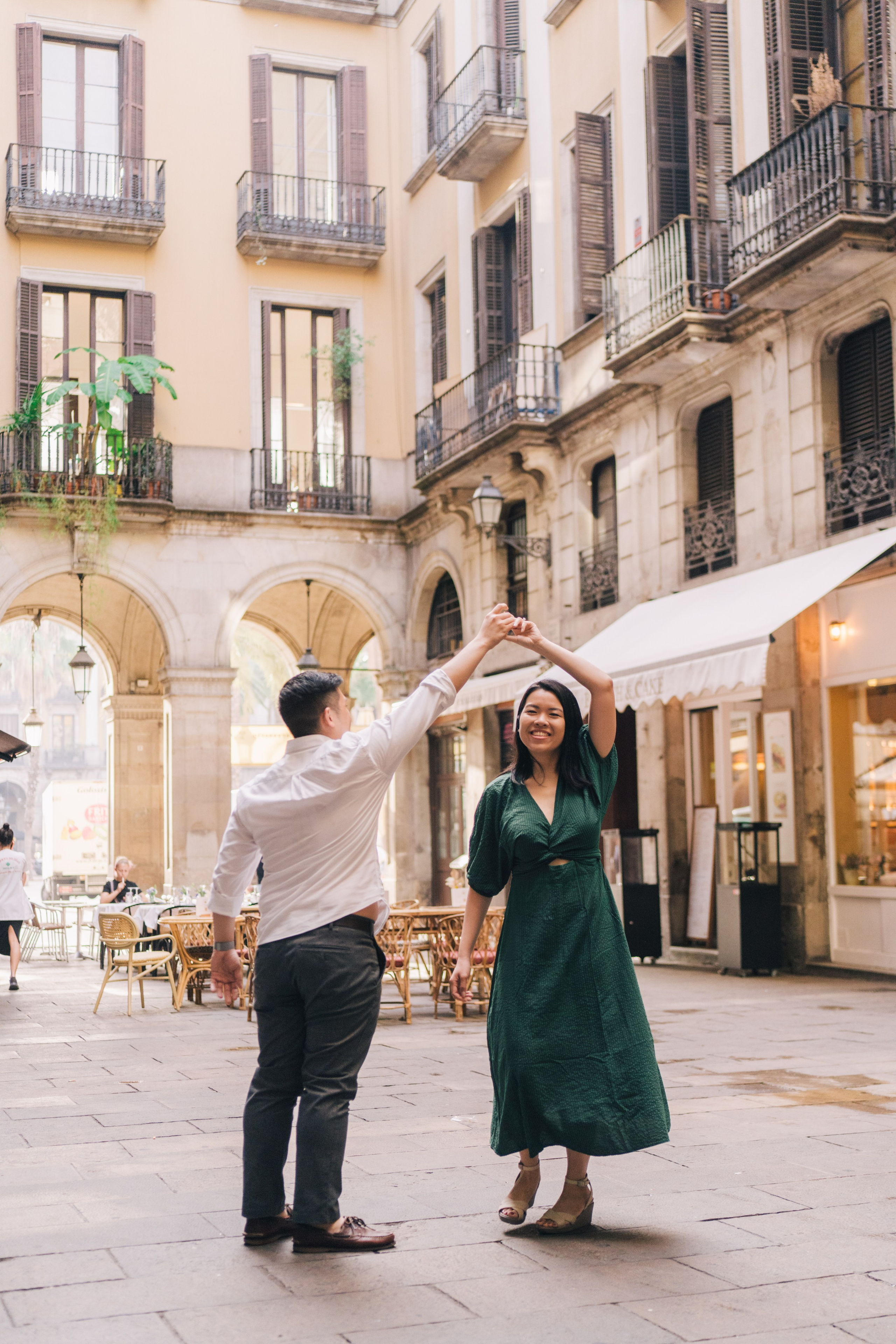 LoveStory in Gothic Quarter. Photographer Kristina Dorina
