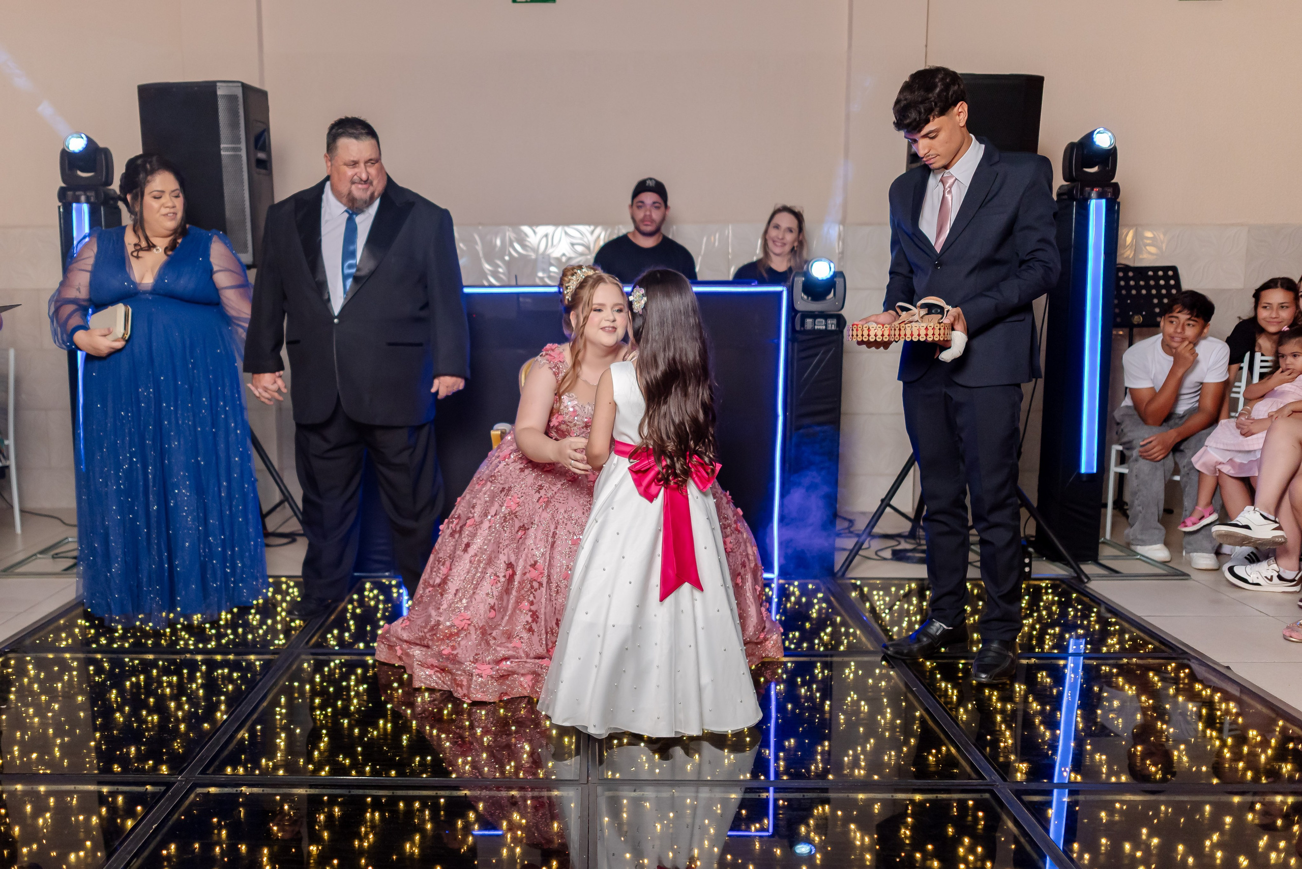 Alice 15 anos. Quem somos