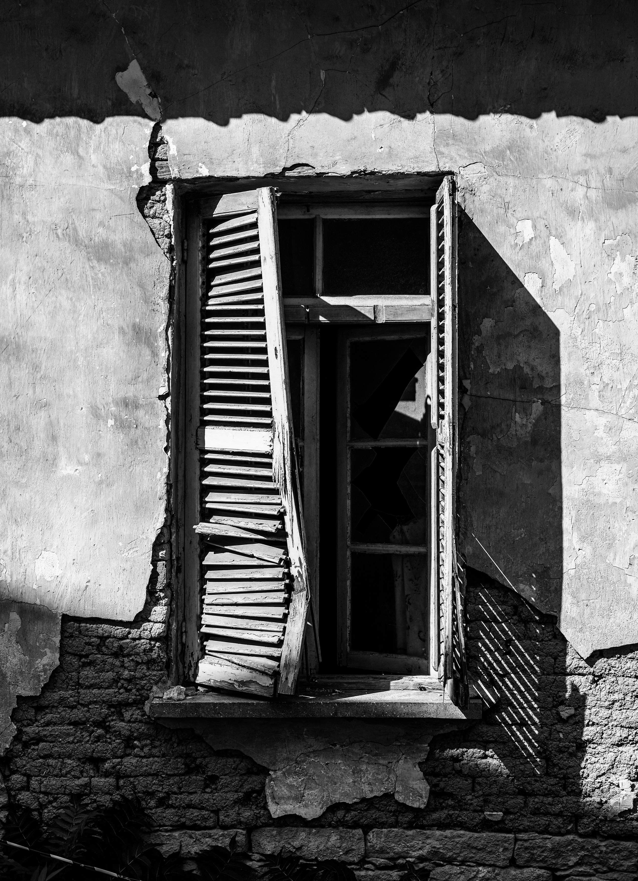 Capturing Life in Black and White - Candid Street Photography