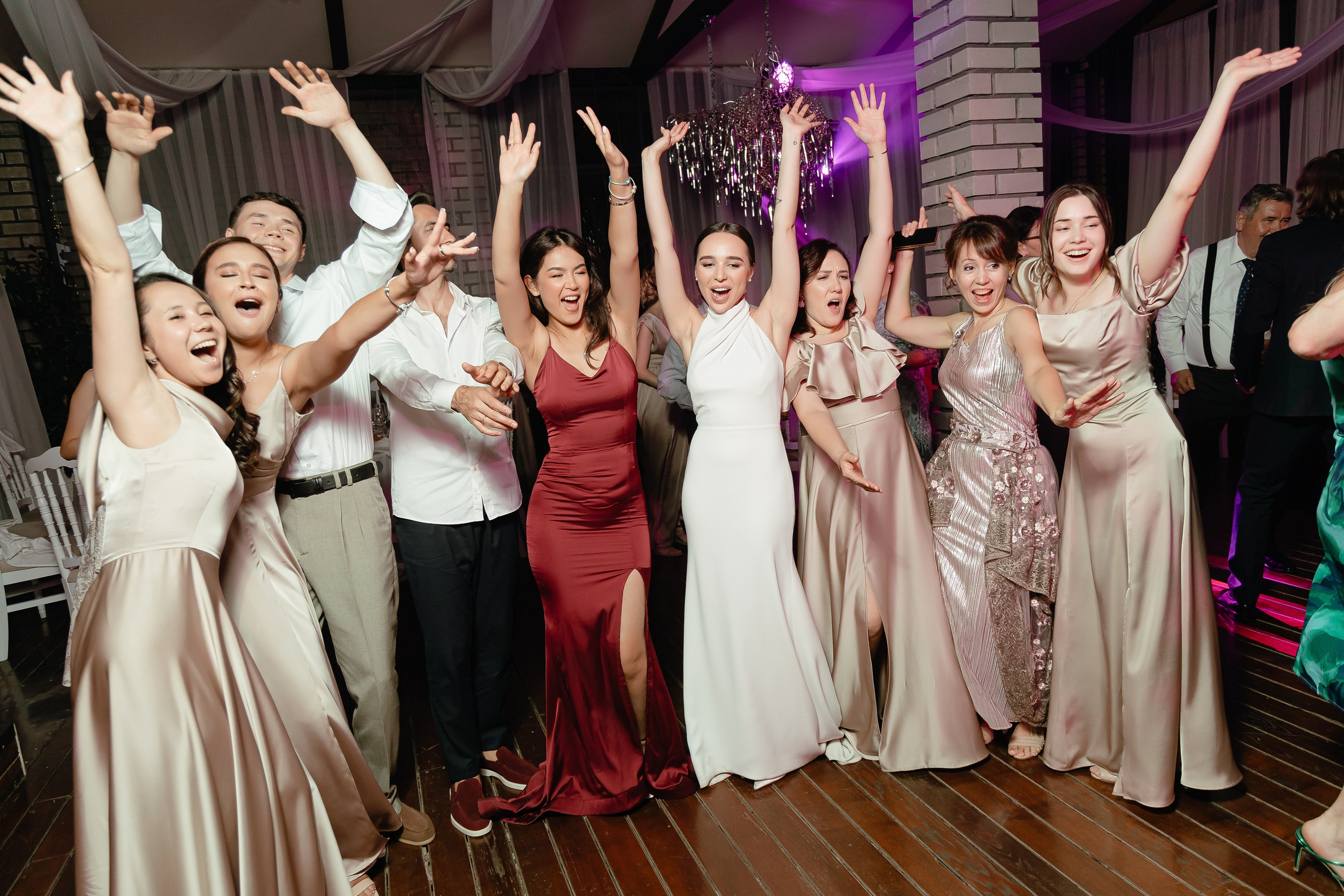 Thomas & Suyumbika. Главная