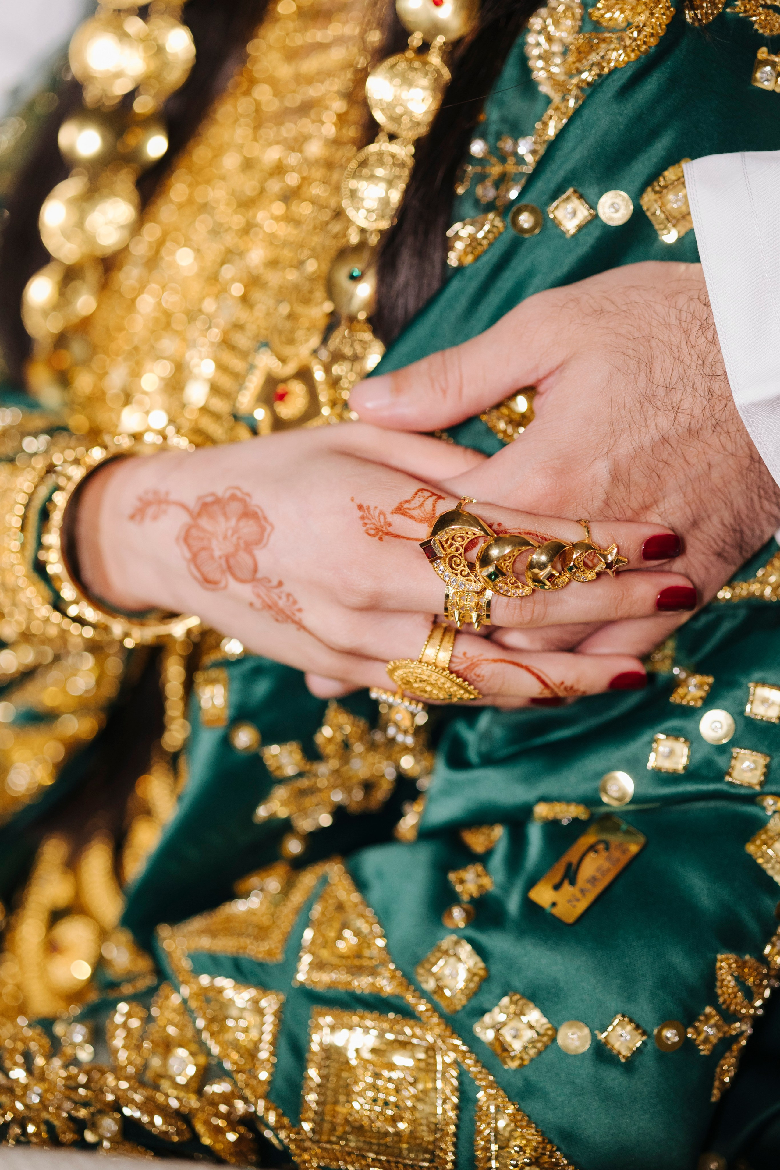 Meera Henna. Wedding, Maternity & Family Photographer in Dubai, UAE & Worldwide