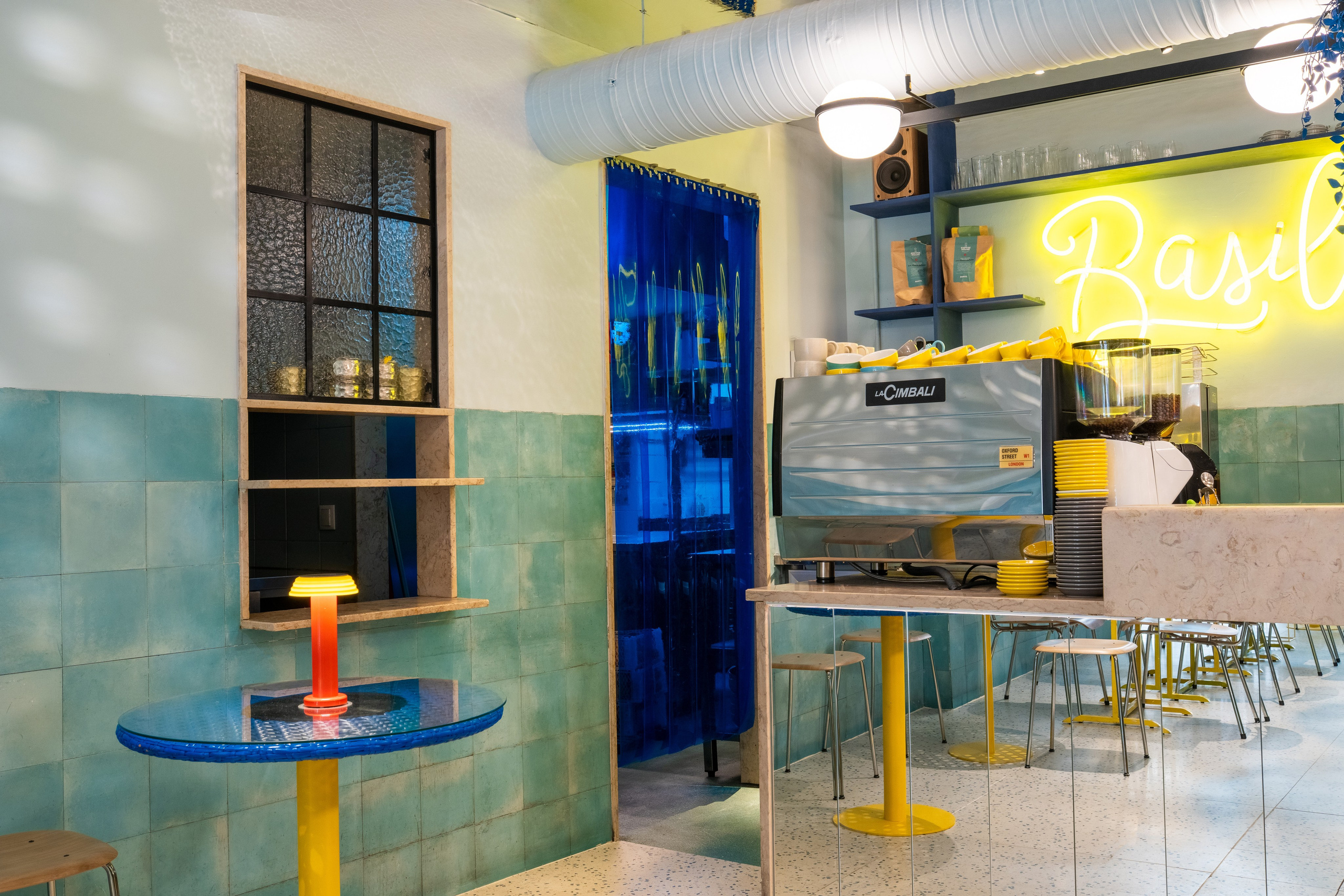 Cafe Basilio. Maria Sher. Fotógrafa profissional do Porto, Portugal