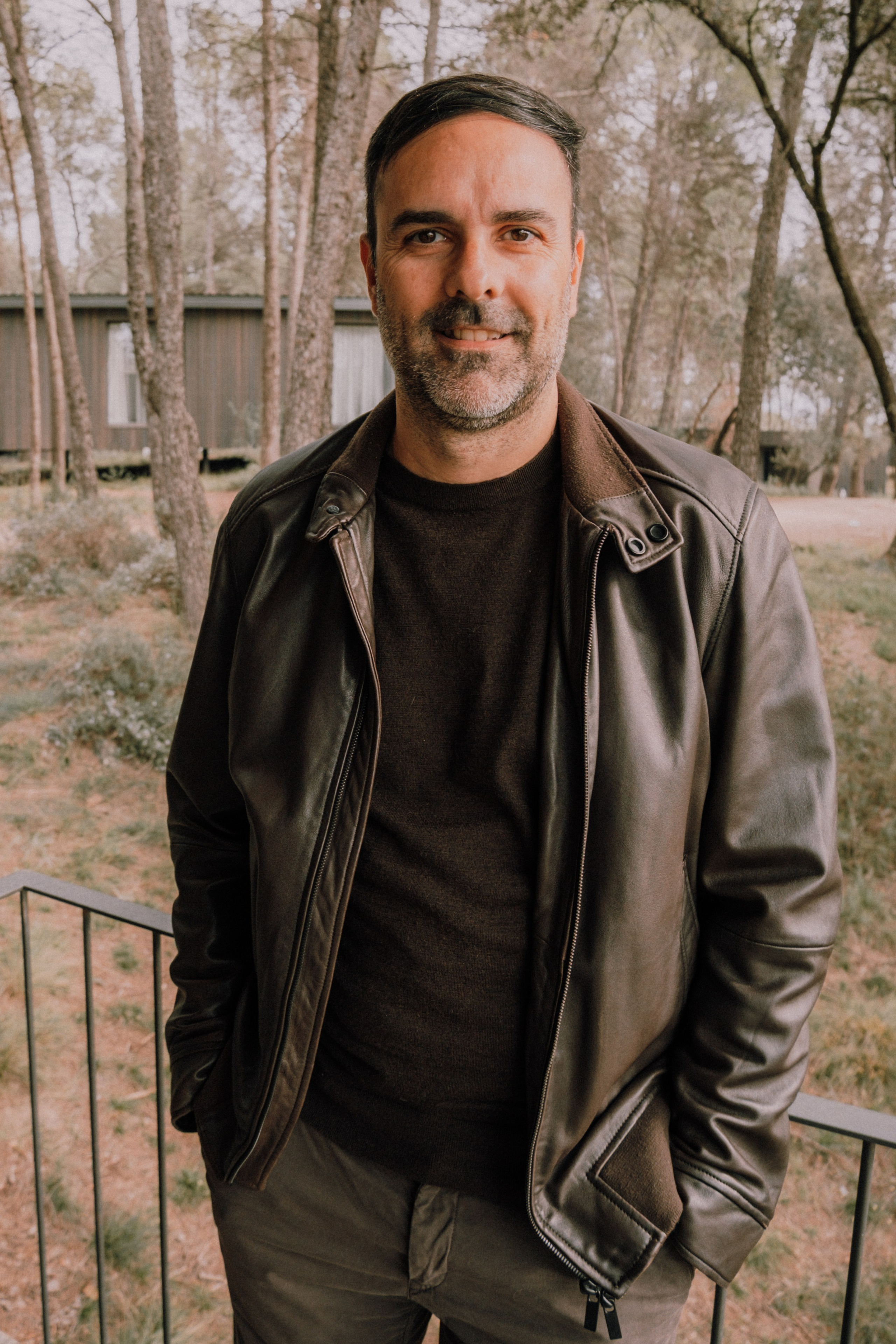 Sesión familiar en el bosque. Fotografía profesional en Calafell - Elena Medvedeva