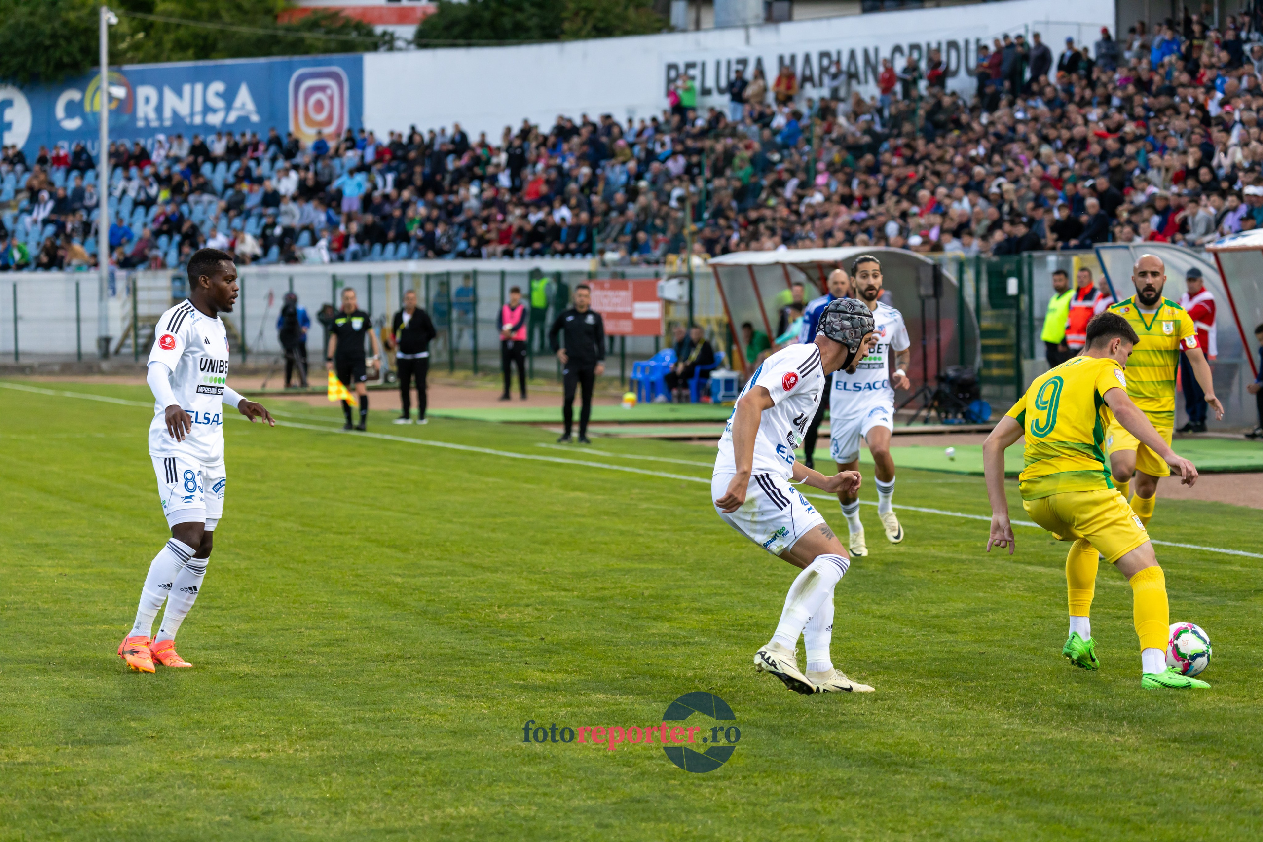 Galerie Foto: FC Botoșani vs. CS Mioveni - Pe 17 mai 2024, am fost martorii unei partide incredibile între FC Botoșani și CS Mioveni, în prima manșă a barajului pentru evitarea retrogradării. În fața unui stadion plin de emoție și speranță, echipa noastră a obținut o victorie importantă, cu un gol marcat de Aldair în minutul 93. 💪 *FC Botoșani 1-0 CS Mioveni*⚽️ Urmăriți momentele cheie ale meciului și bucuria suporterilor în această galerie foto! Pregătiți-vă pentru meciul de retur de pe 24 mai, când vom lupta din nou pentru a rămâne în prima ligă.#FCBotoșani #CSMioveni #BarajRetrogradare #ForzaBotoșani 