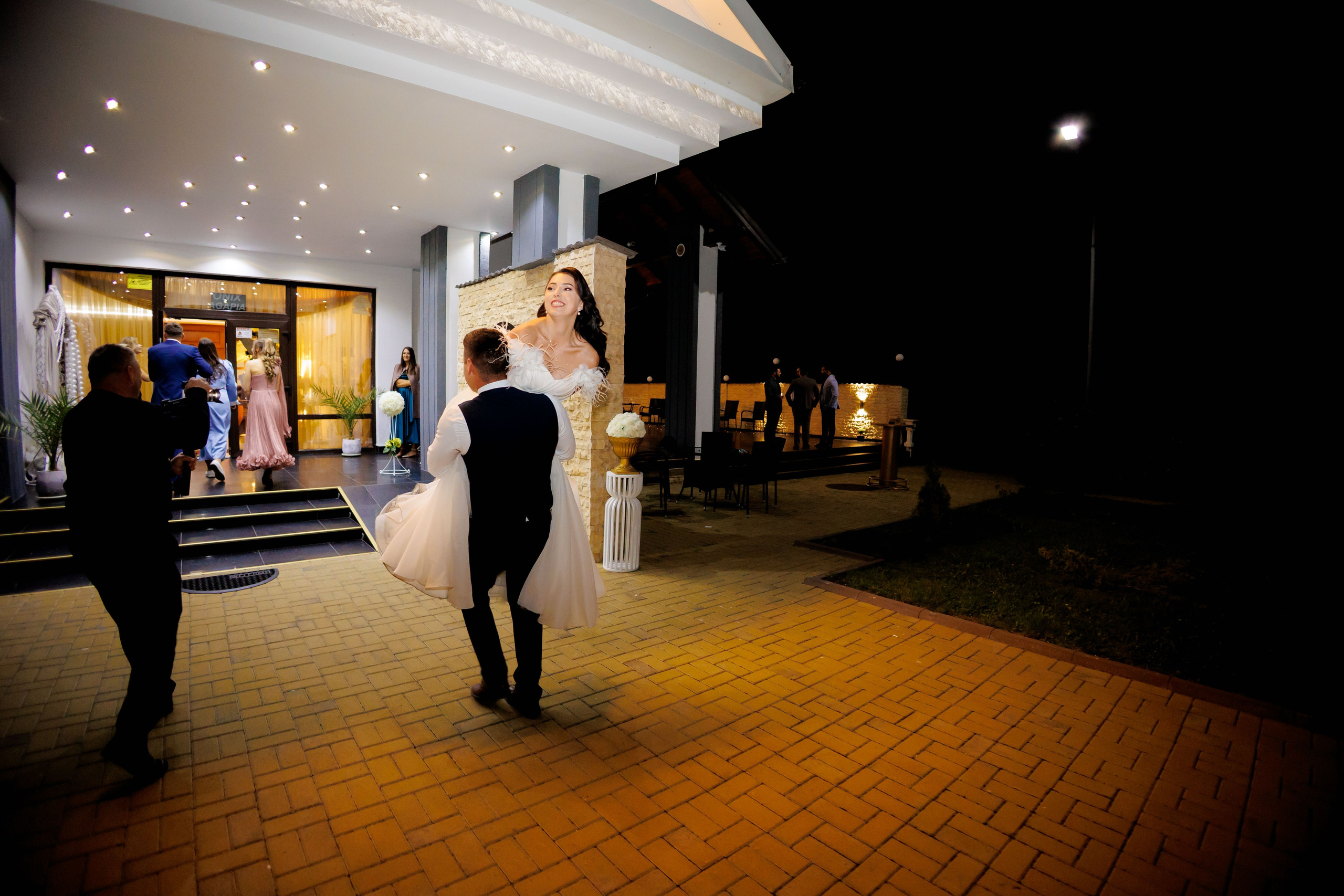Loredana & Emilian – Ziua Nunții | Videografie - fotografie Botez Suceava, Iași, Botoșani. Servicii foto-video profesionale, pentru momente de neuitat