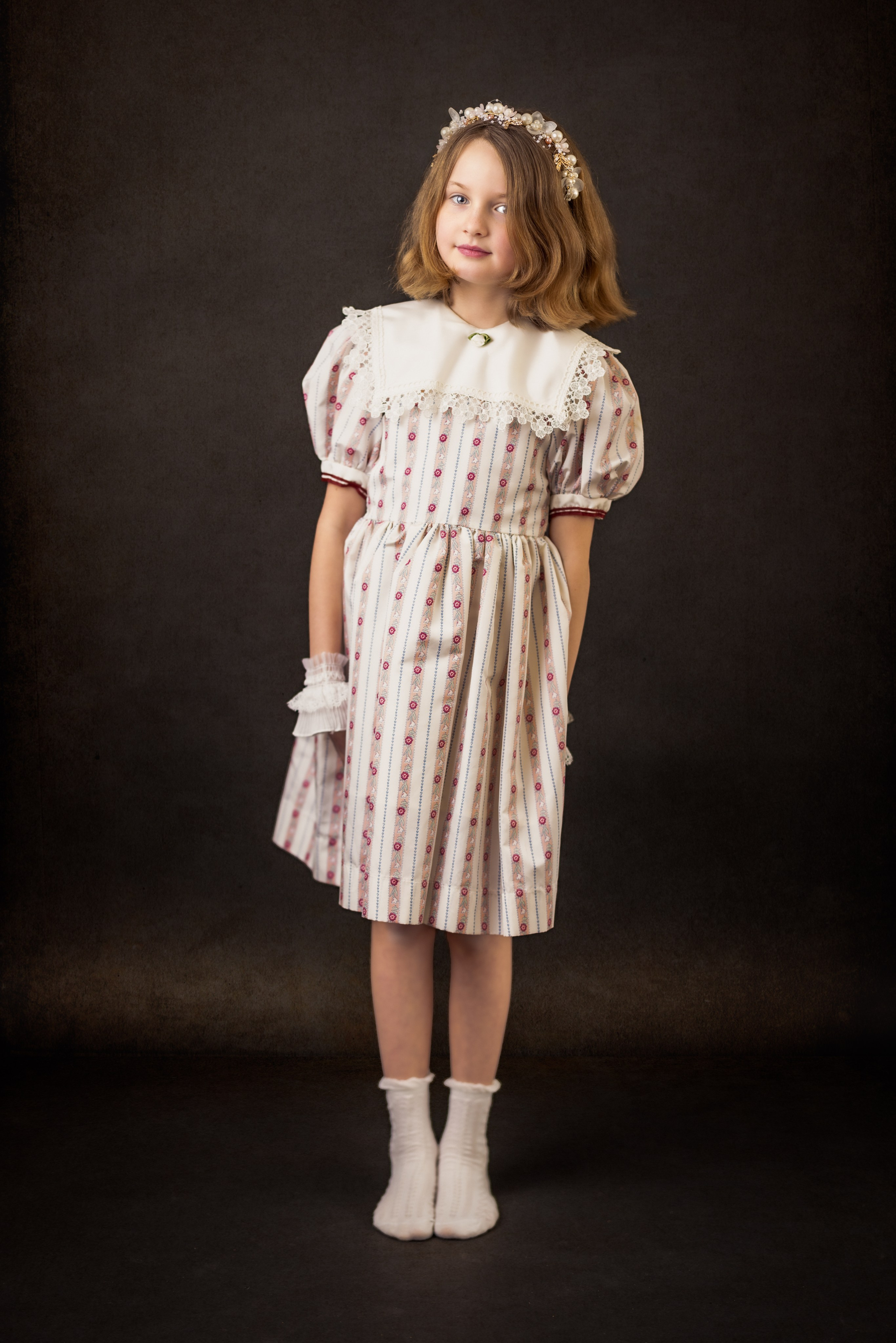 Fine Art children’s portraits in Dresden – artistic photography for your child. A studio with unique vintage outfits, perfect lighting, and an artistic atmosphere. No matter how active your child is – I will capture their essence beautifully!