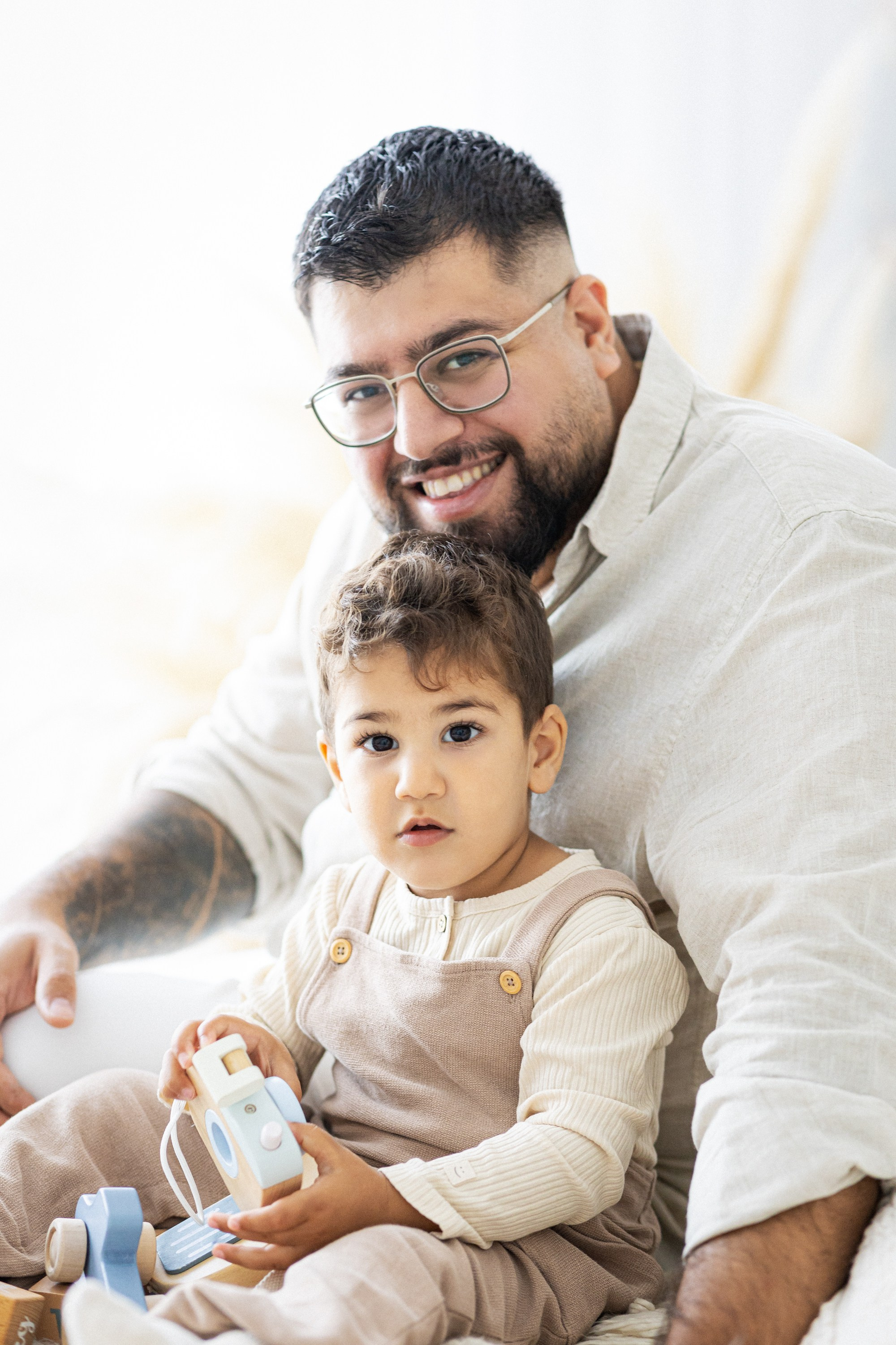 Familien Shooting im Fotostudio Gütersloh – Natürliche Familienfotos & Emotionale Momente. Hochzeitsfotografin in Gütersloh | Authentische Hochzeitsreportagen | TK Photographie