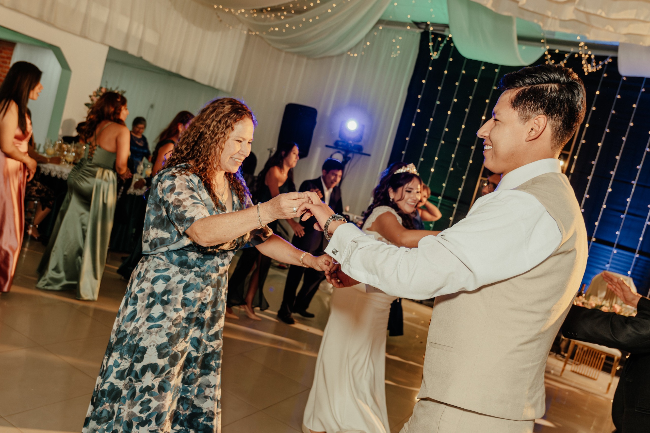 ANGIE + MANUEL BODA RELIGIOSA. Studio KVTA | Fotografía y Video de Bodas en Arequipa