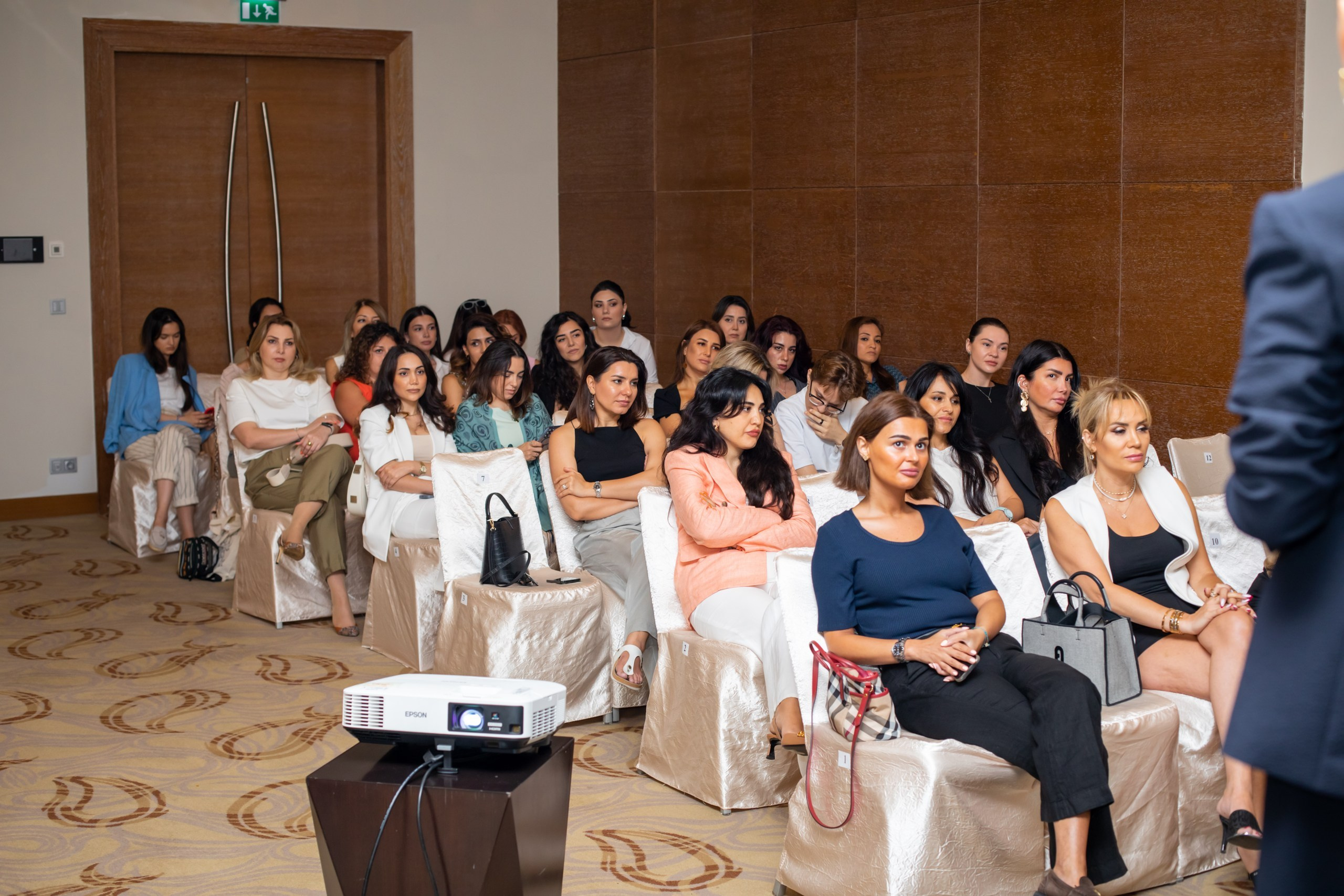 Laura Omuralieva — “The Woman of the New Age and Her Meta-Skills”. Fotograf Baku