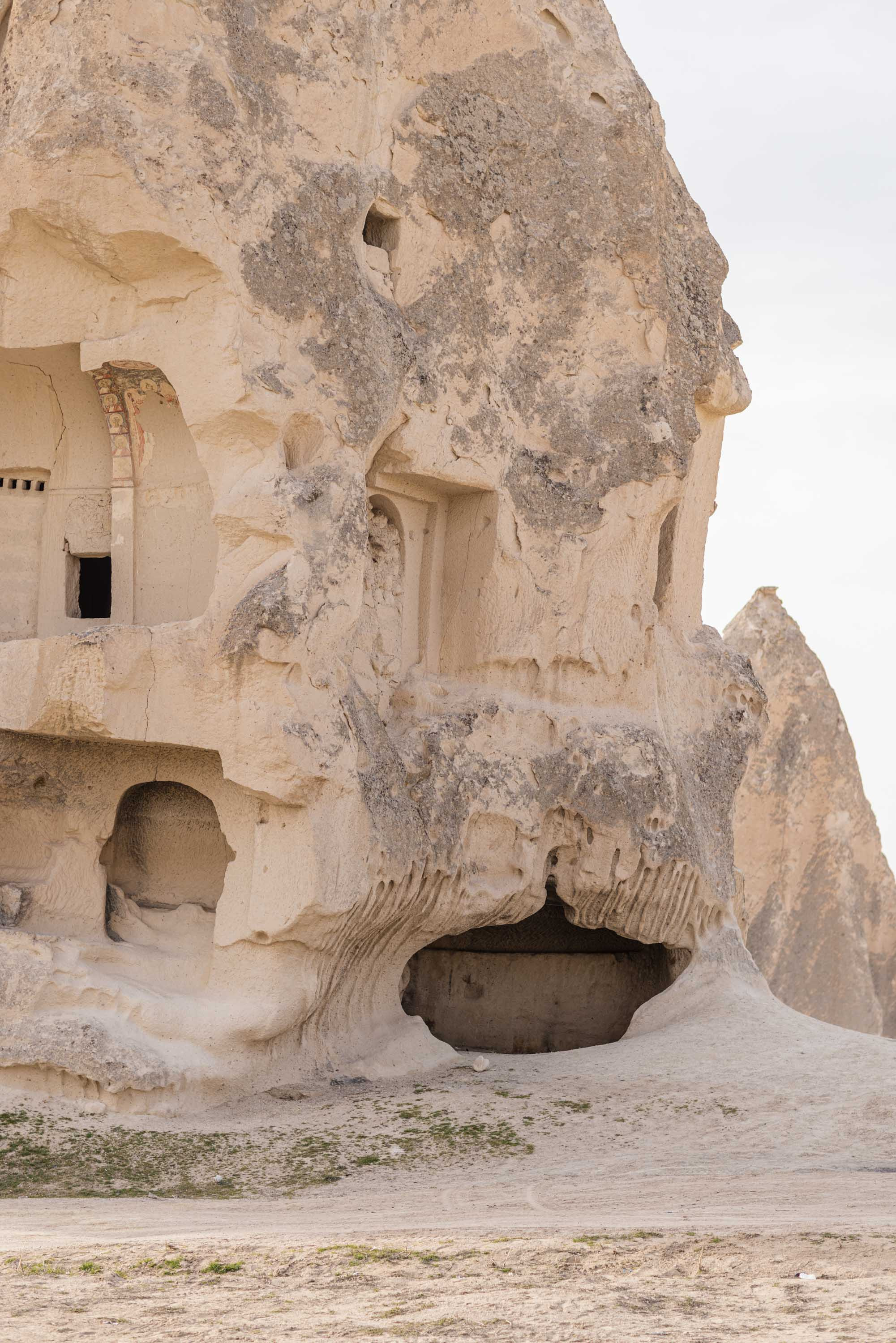 Couple’s Photoshoot with a Retro Convertible. Julia Ganch I Fashion Wedding Photography I Cappadocia Turkey