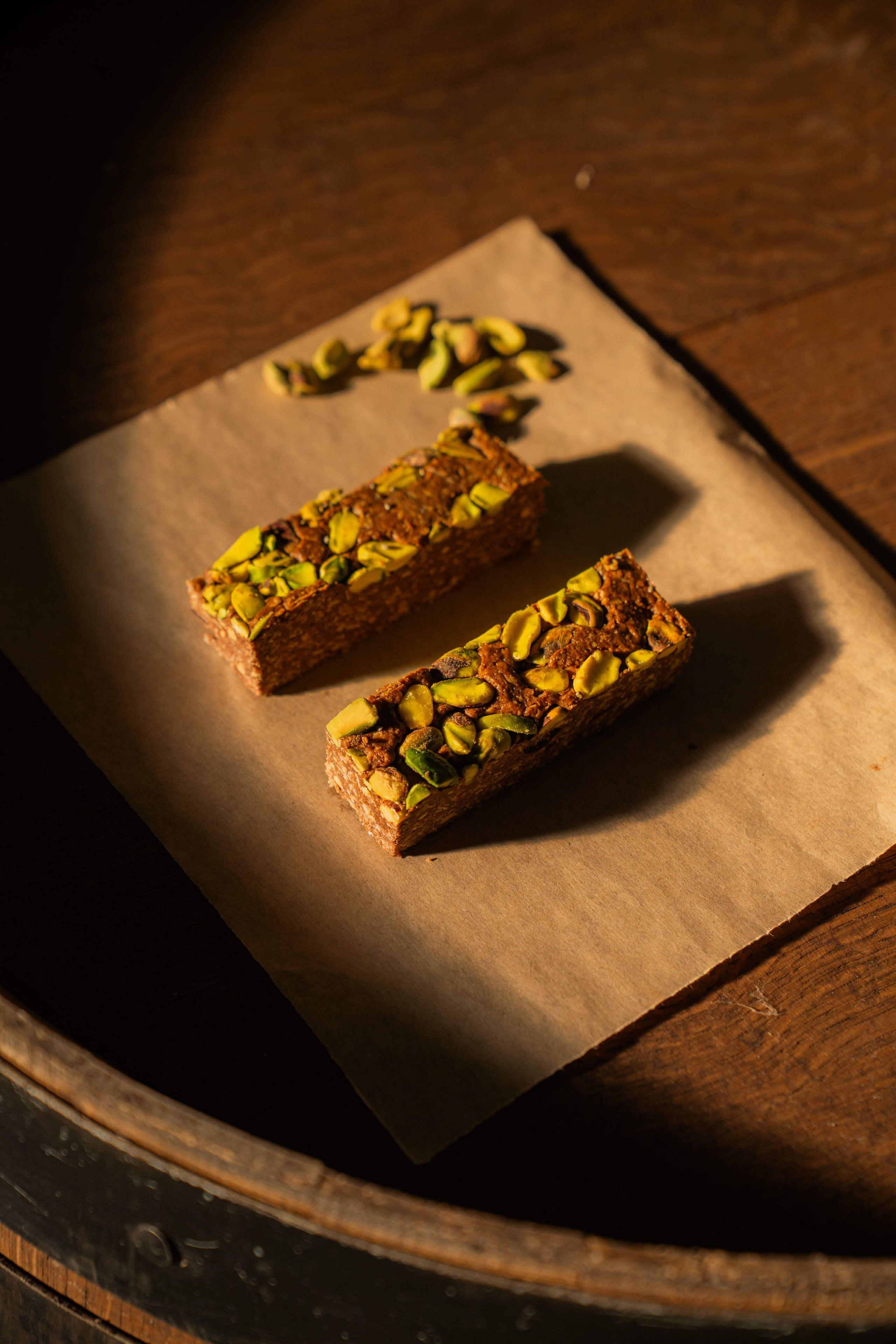 ΜΠΑΡΕΣ ΜΕ ΤΑΧΙΝΙ ΚΑΙ ΚΕΛΥΦΩΤΟ ΦΥΣΤΙΚΙ