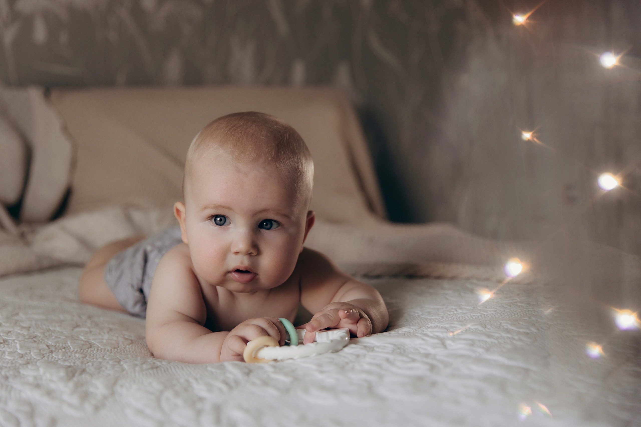 At-Home Baby Photoshoot — First Months of Life in a Cozy Home. Family and children’s photographer in Chicago