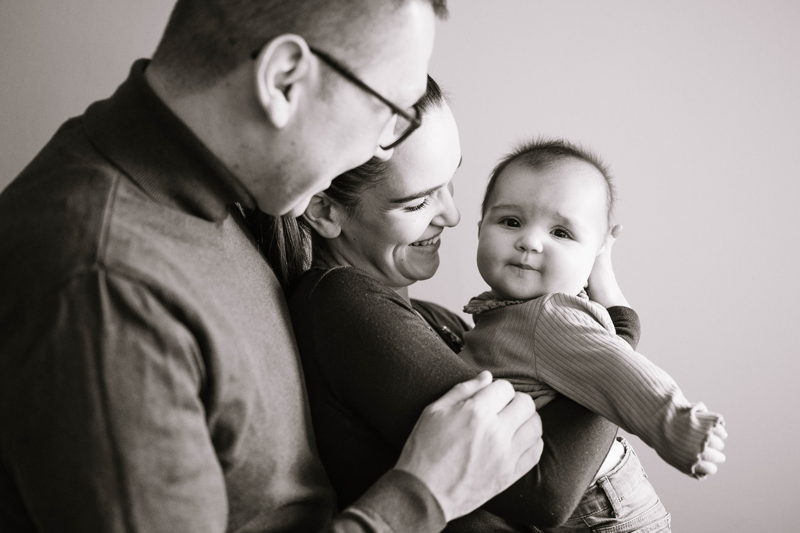 Lana - fotografisanje bebe kod kuće. Dečiji i porodični fotograf