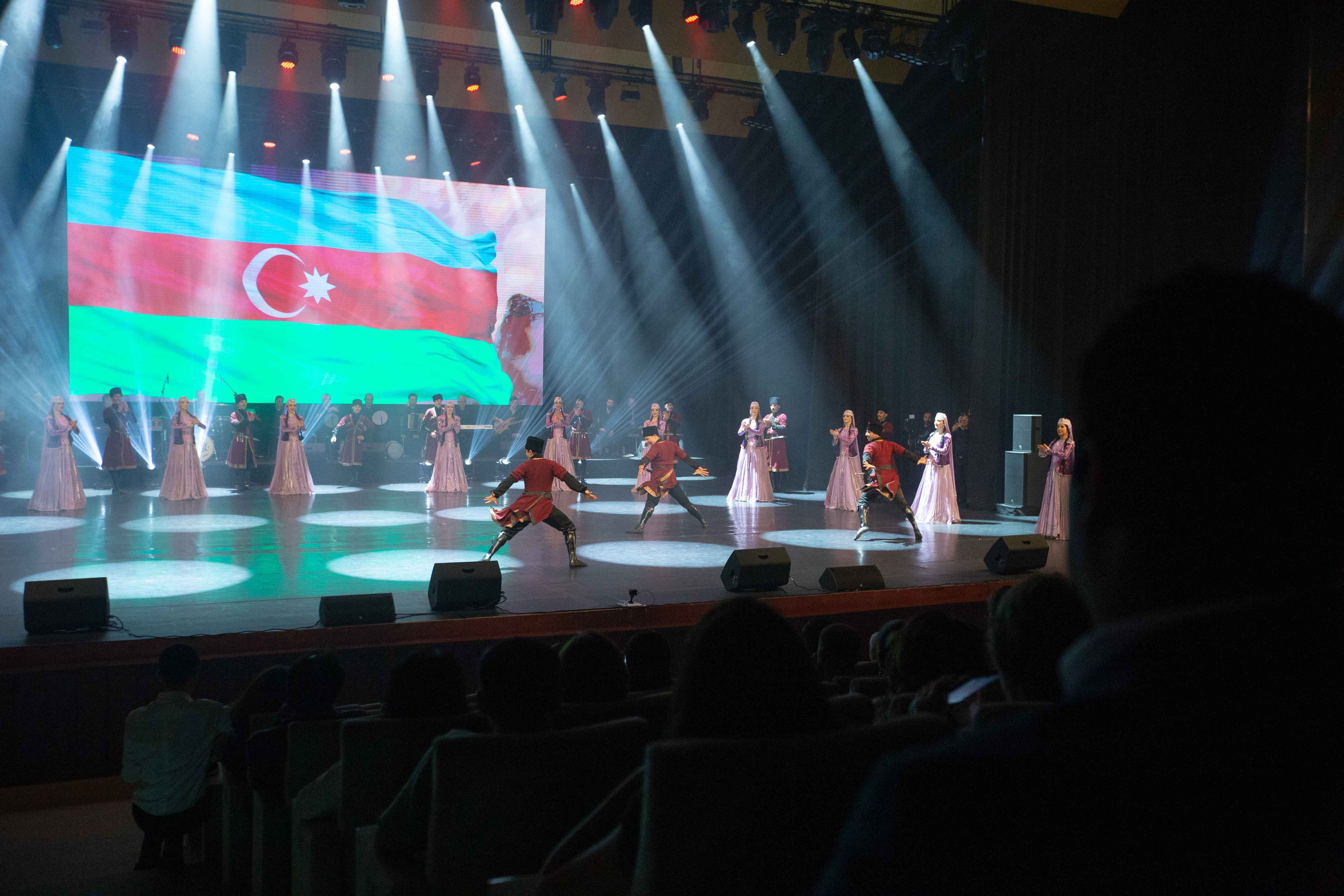 STATE DANCE ENSEMBLE. Wedding&Event photographer Ismail Rzayev in Baku