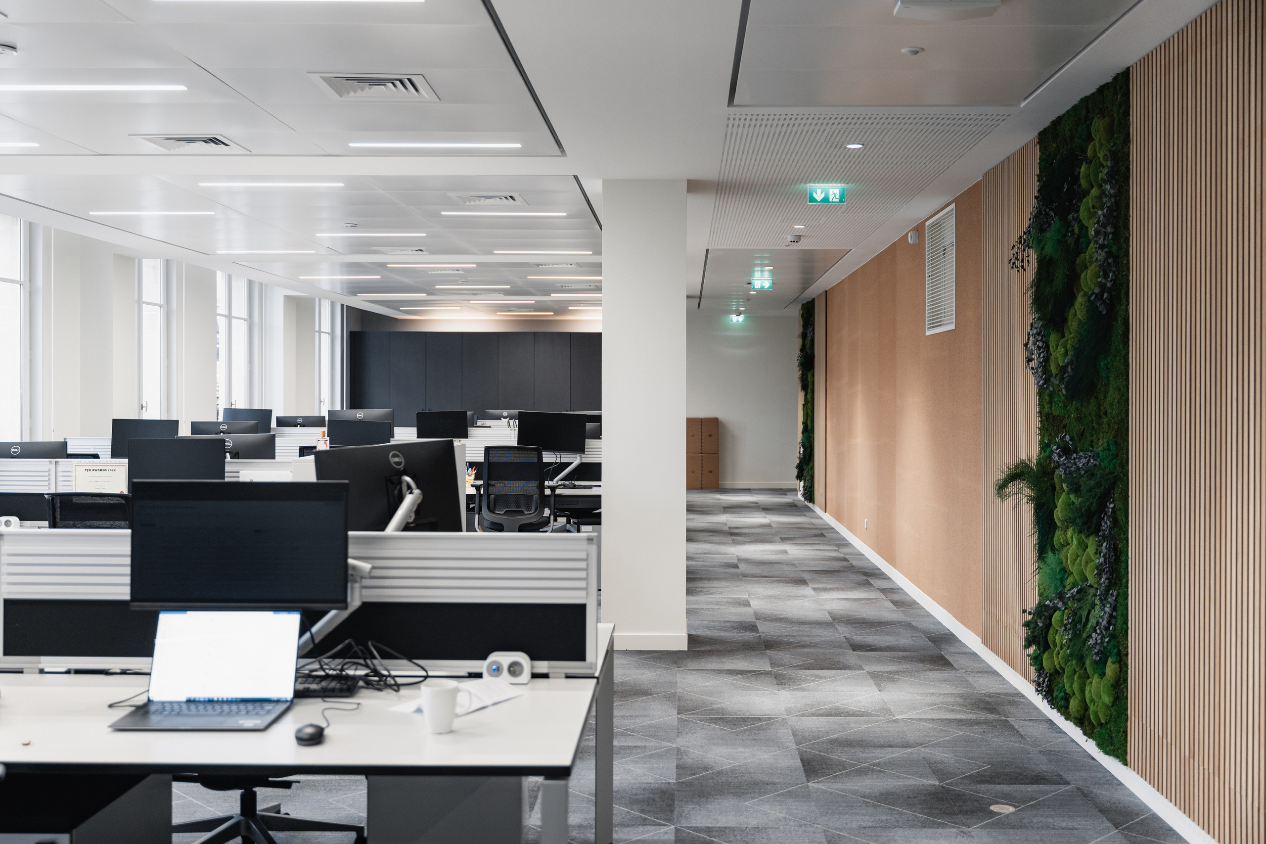 Office. Photographer in Paris — Vitalii Motruk