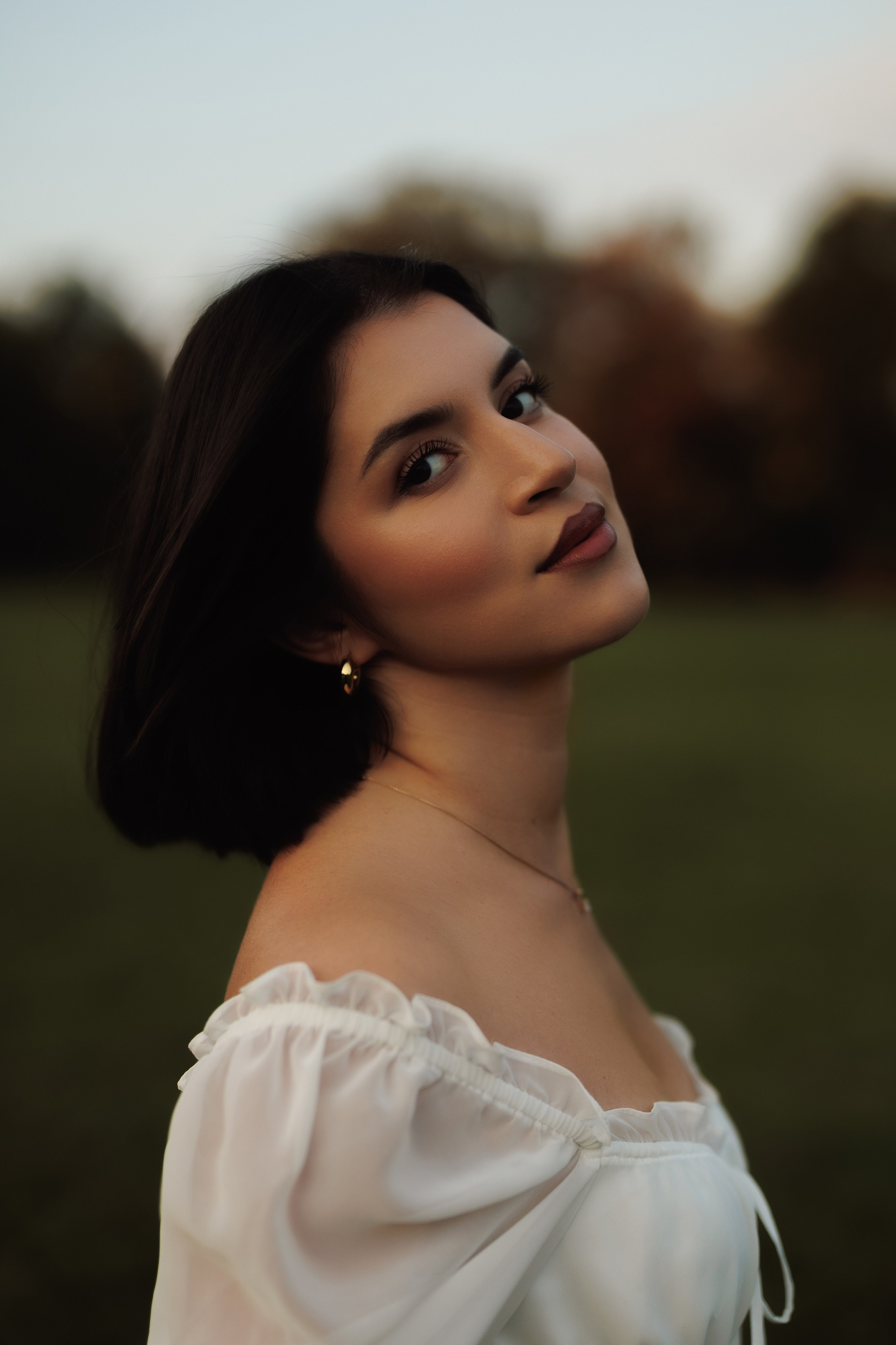 Autumn Park Photoshoot | Woman in White Dress. Cinematic&Elegant Portraits by Kristina Kozheltsova. Kristina Kozheltsova- Soulful Portrait&Lifestyle&Love Story Photographer in Leipzig, Germany