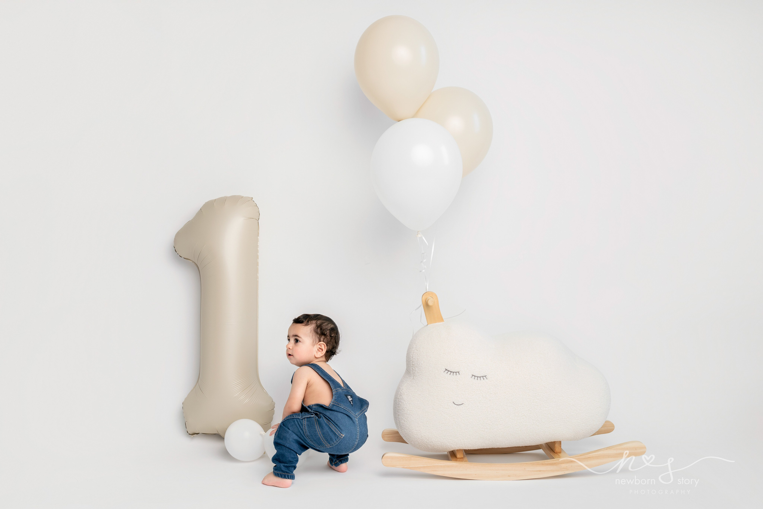 CAKE SMASH PHOTOGRAPHY. Newborn, Sitter and Cake Smash Photographer in Doha, Qatar