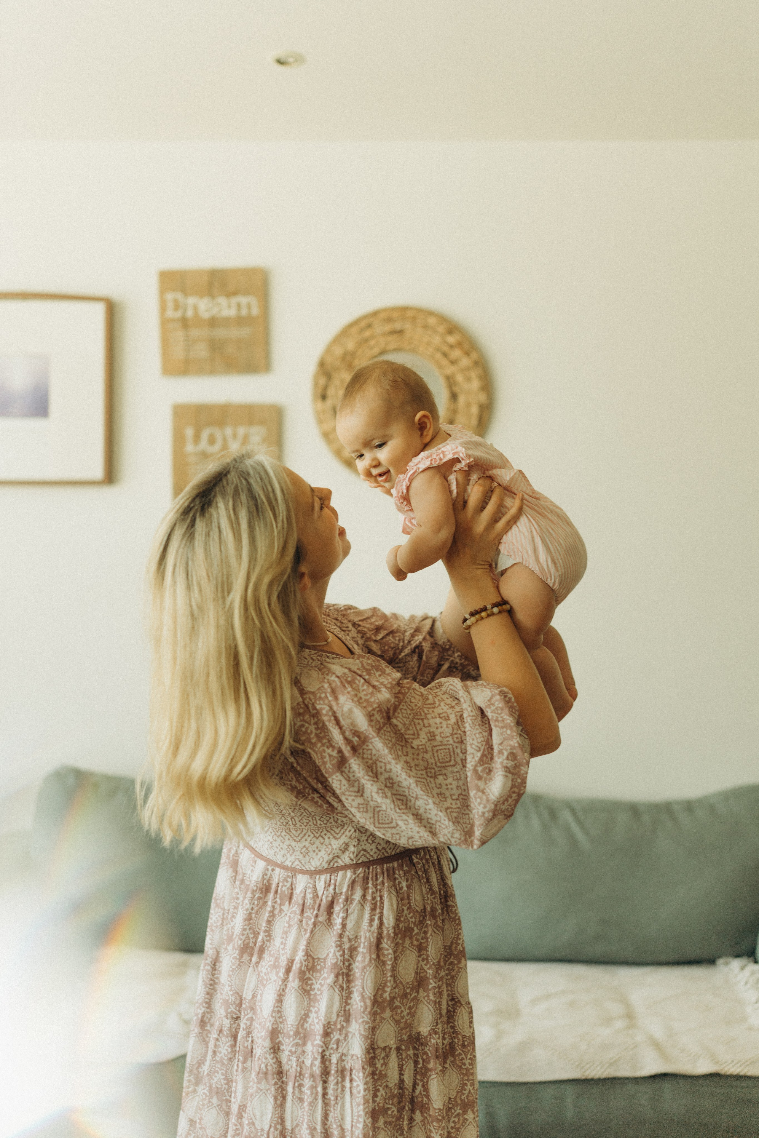Lauren’s family. Professional Photographer Abu Dhabi, Dubai — Yulia Ismoilova | 2025