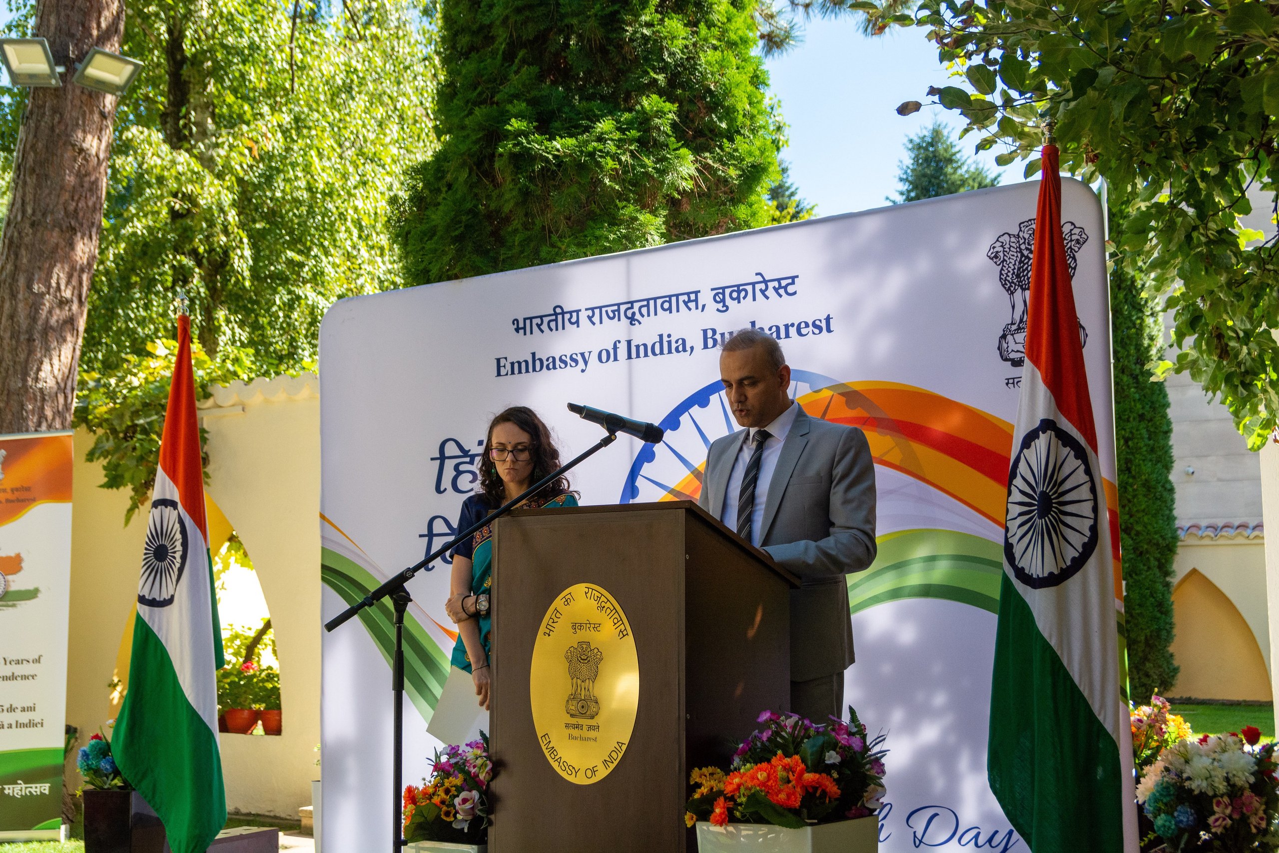 Fotograf corporate, sedinta foto business, pret fotograf corporate, Servicii Profesionale pentru Evenimente de Business, Portrete business, fotografii pentru evenimente organizate de companii, fotografie de produs, Poze business bucuresti, Fotografii profesionale bucuresti, Fotografii portret profesionale, fotograf corporate Bucuresti, Fotografie E-commerce, pret fotograf corporate, fotografie corporate pentru profil web sau reviste, produse comerciale, fotograf hala de productie, evenimentele companiei, fotografii de portret angajati, fotografii echipa, fotografii site, fotografie comerciala.