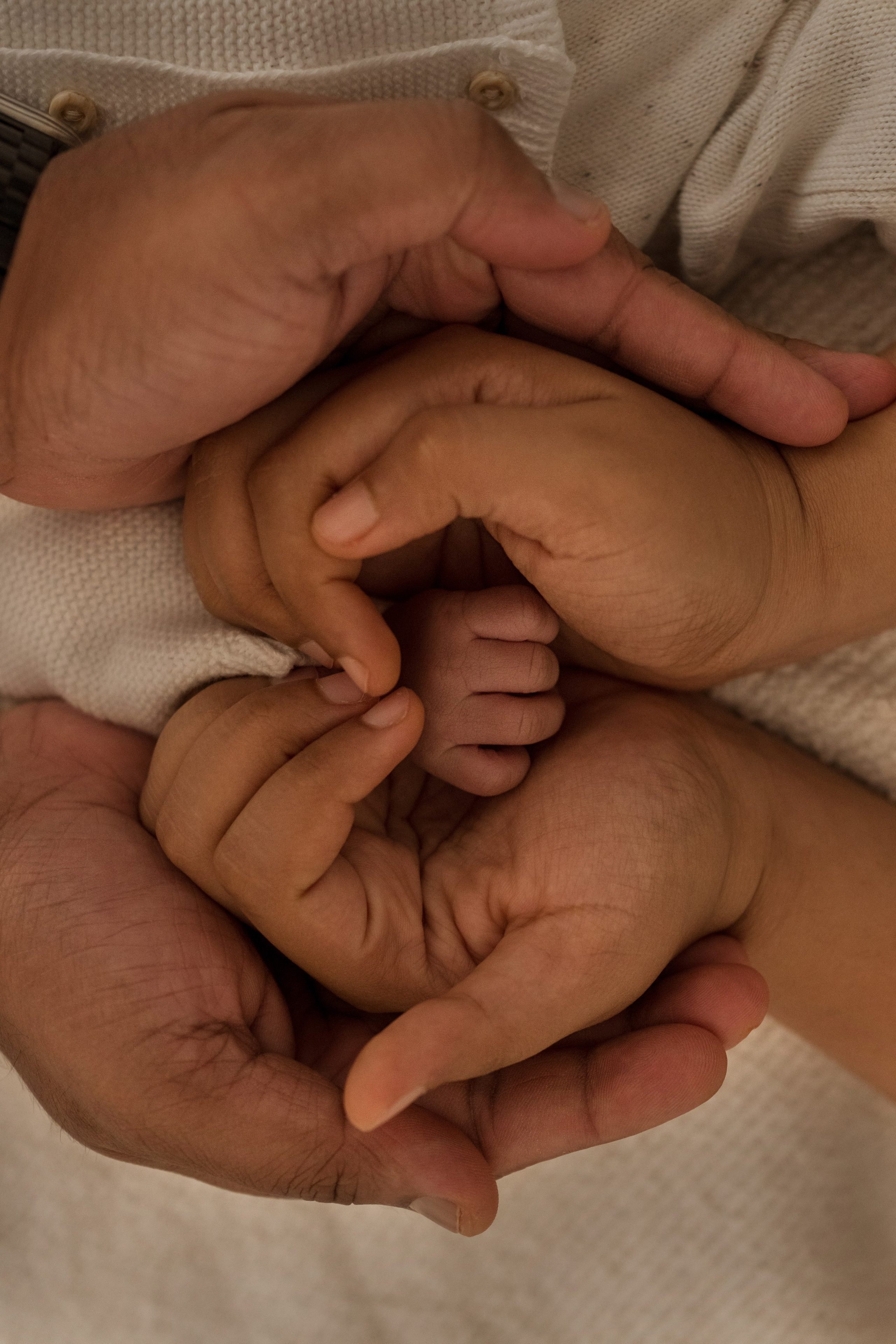 First moments of love. Angela Iakovleva — Family Photographer in Dubai